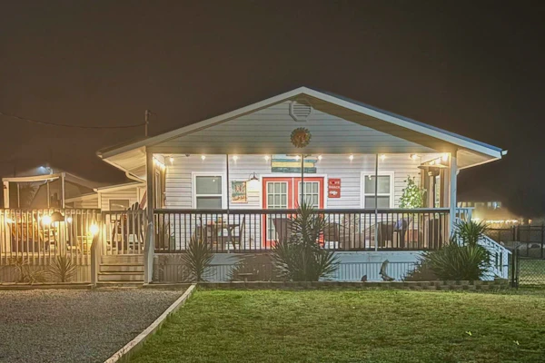 Dog Friendly Fully Fenced in Yard