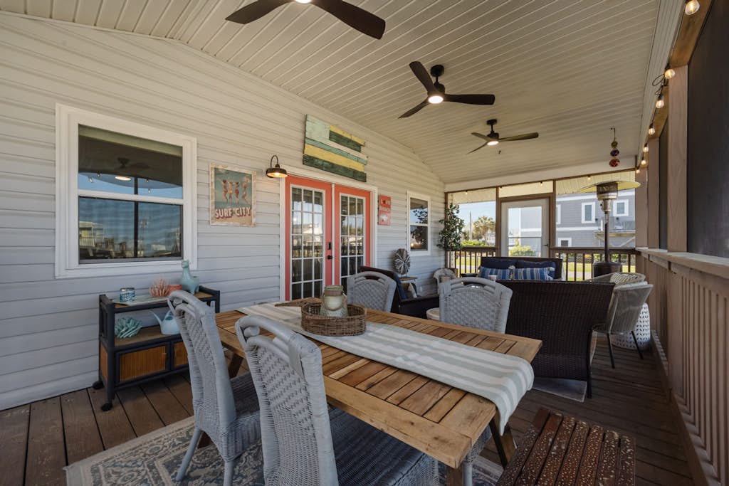 Dog Friendly Fully Fenced in Yard