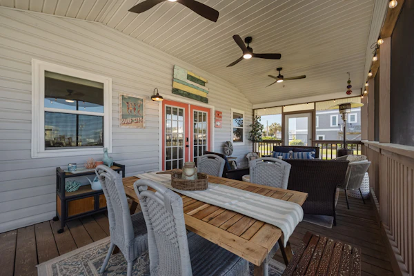 Dog Friendly Fully Fenced in Yard