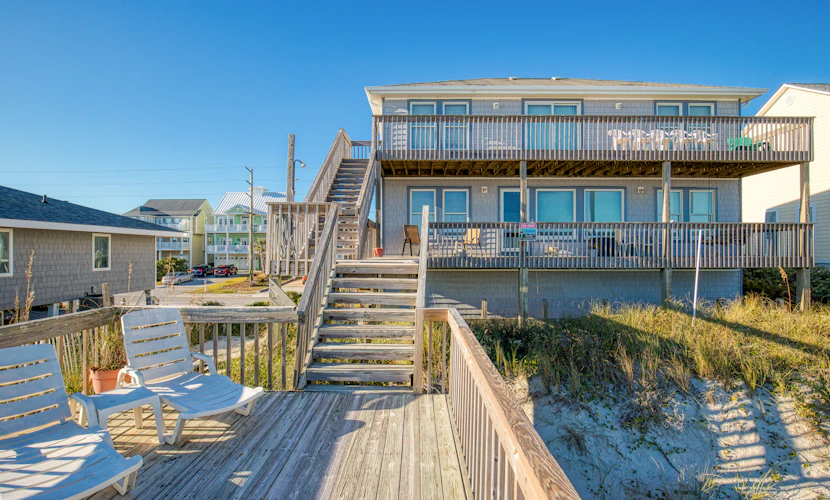 Oceanfront home with ocean views, beach access, tanning deck & private elevator