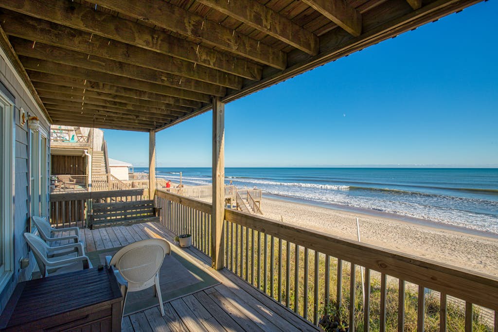 Oceanfront home with ocean views, beach access, tanning deck & private elevator