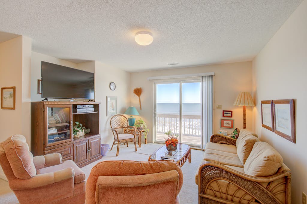 Oceanfront home with ocean views, beach access, tanning deck & private elevator