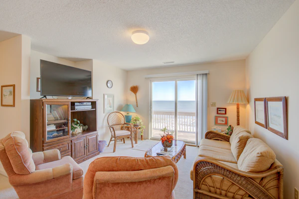 Oceanfront home with ocean views, beach access, tanning deck & private elevator
