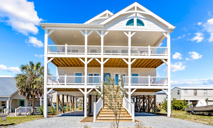 Coastal home with short walk to the beach- Dogs Welcome