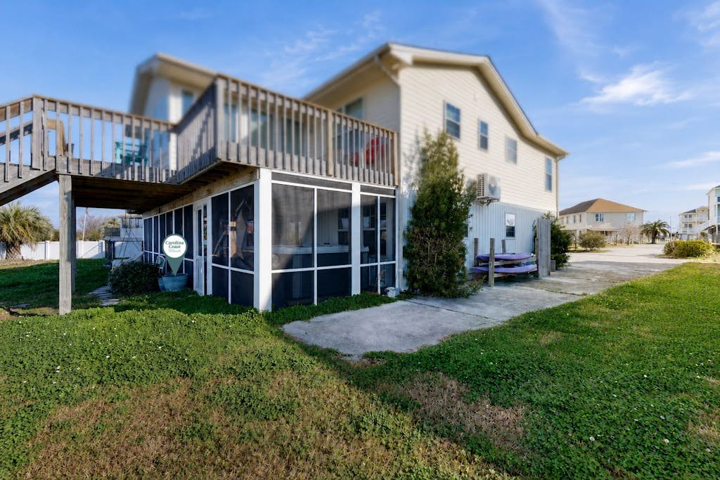 Dog-friendly Sound Front Duplex with Screened-in patio, hot tub and dock