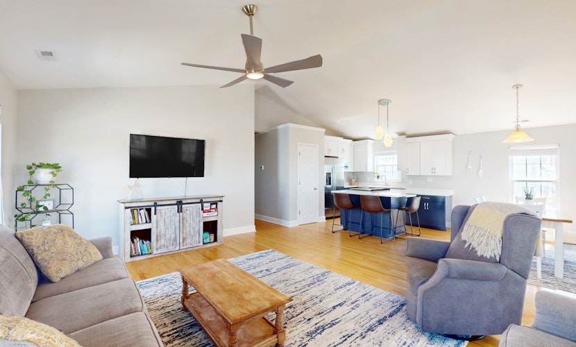 Dog-friendly Surf City retreat with deck - steps to the beach and boat ramp