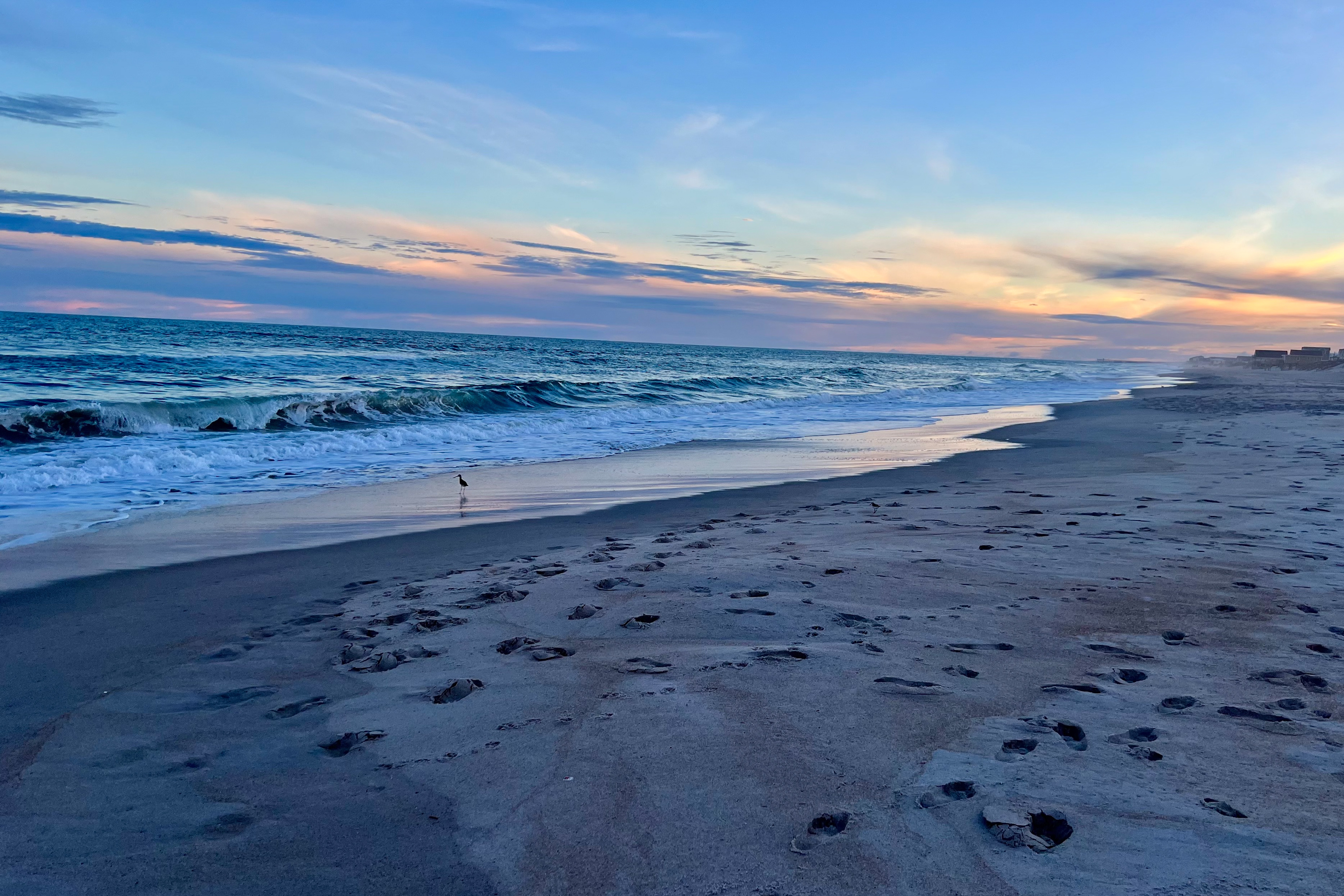 Dog-friendly Surf City retreat with deck - steps to the beach and boat ramp