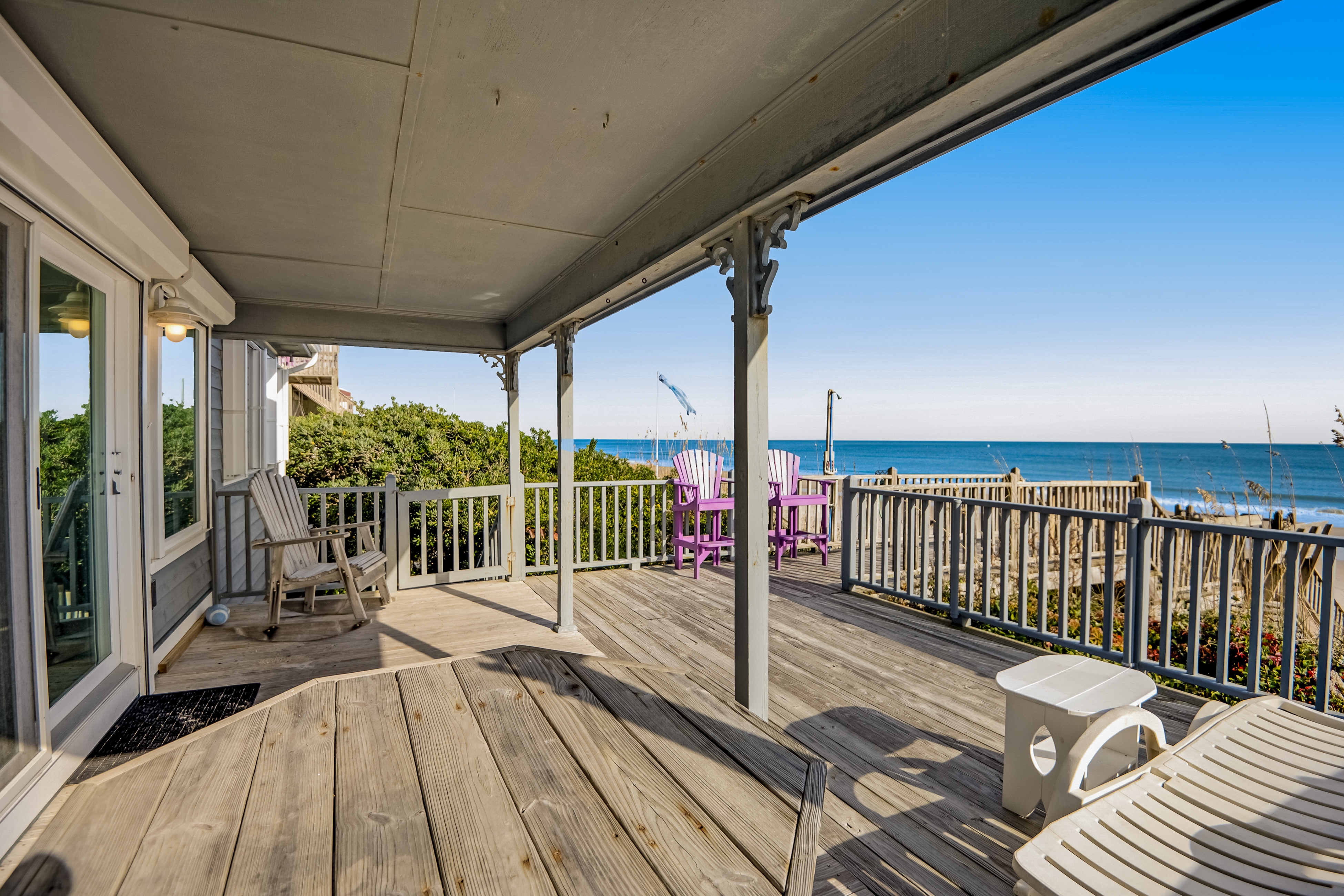 Oceanfront home with direct beach access, amazing views, deck, grill, & W/D