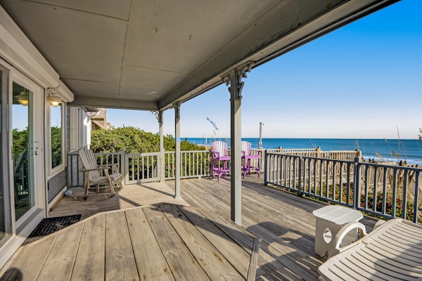 Oceanfront home with direct beach access, amazing views, deck, grill, & W/D