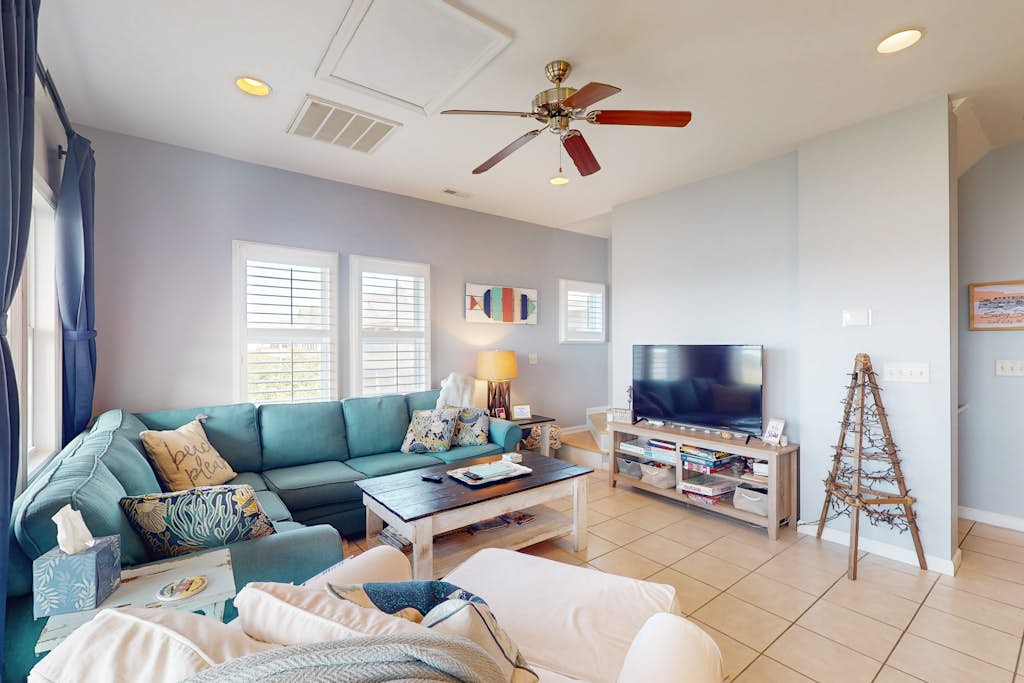 Sound-front dog-friendly home with close beach access in Surf City