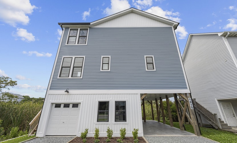 Stunning water view home with viewing decks, close to beach and attractions