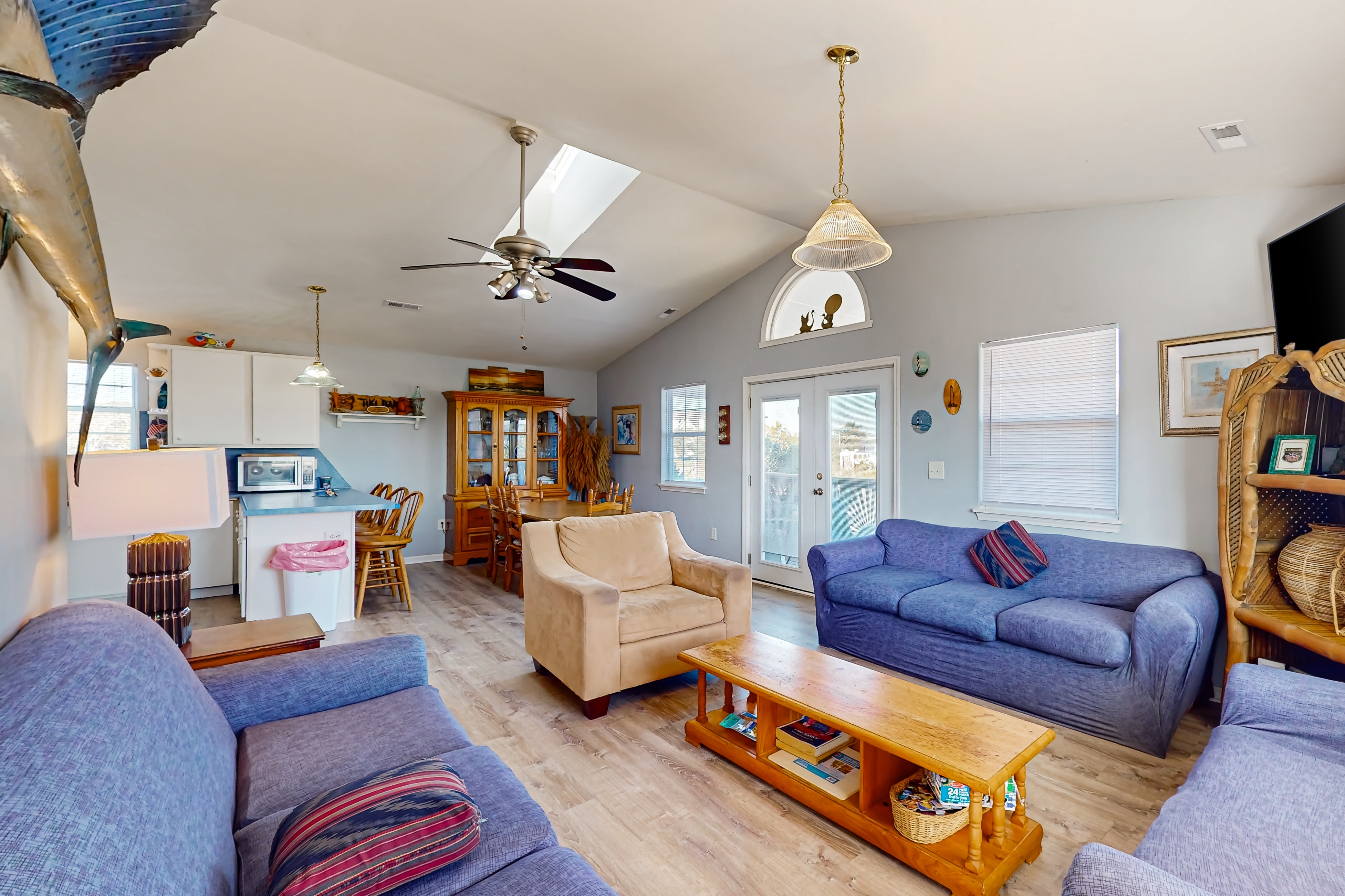 Coastal home with large deck, close to beach and local attractions