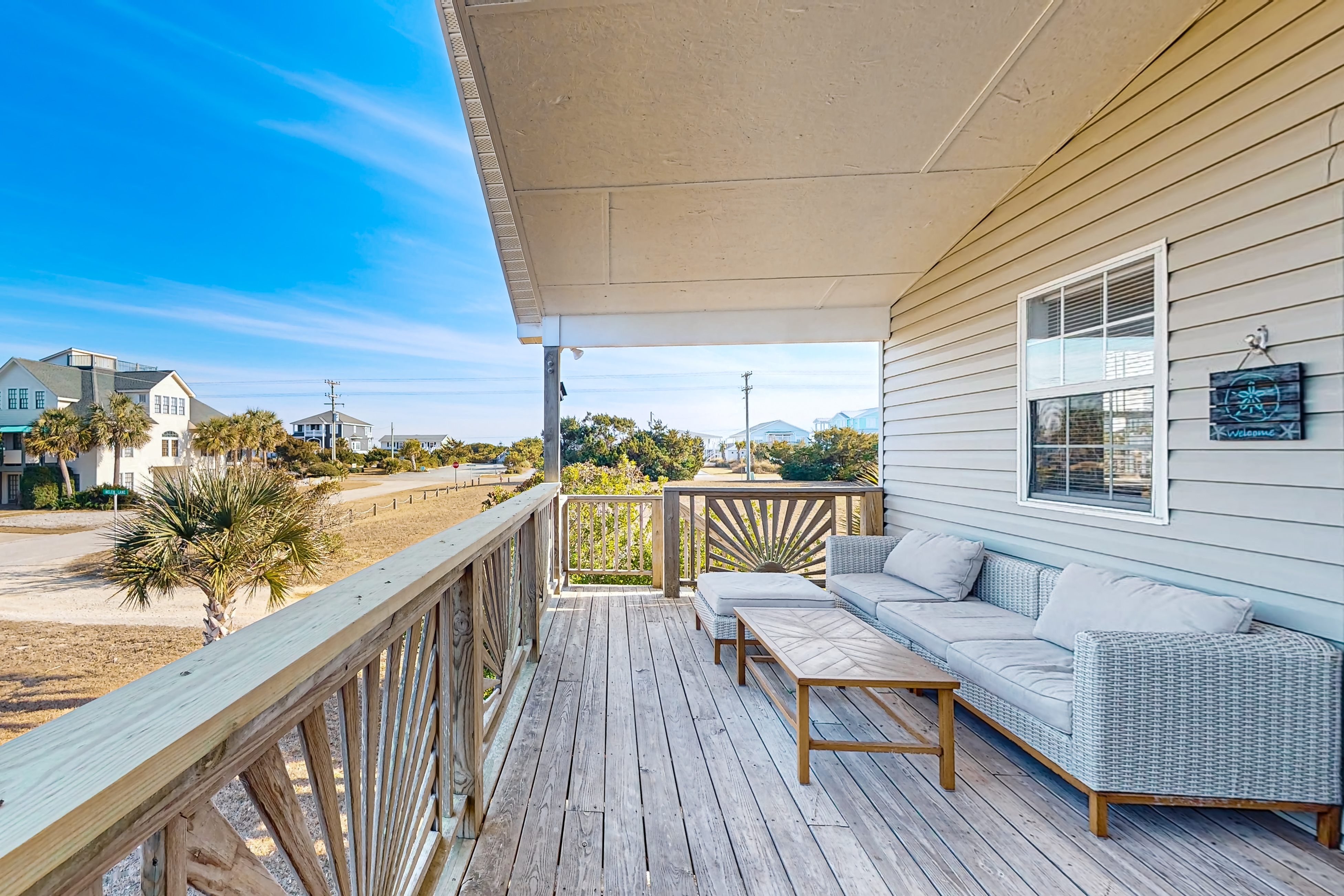 Coastal home with large deck, close to beach and local attractions