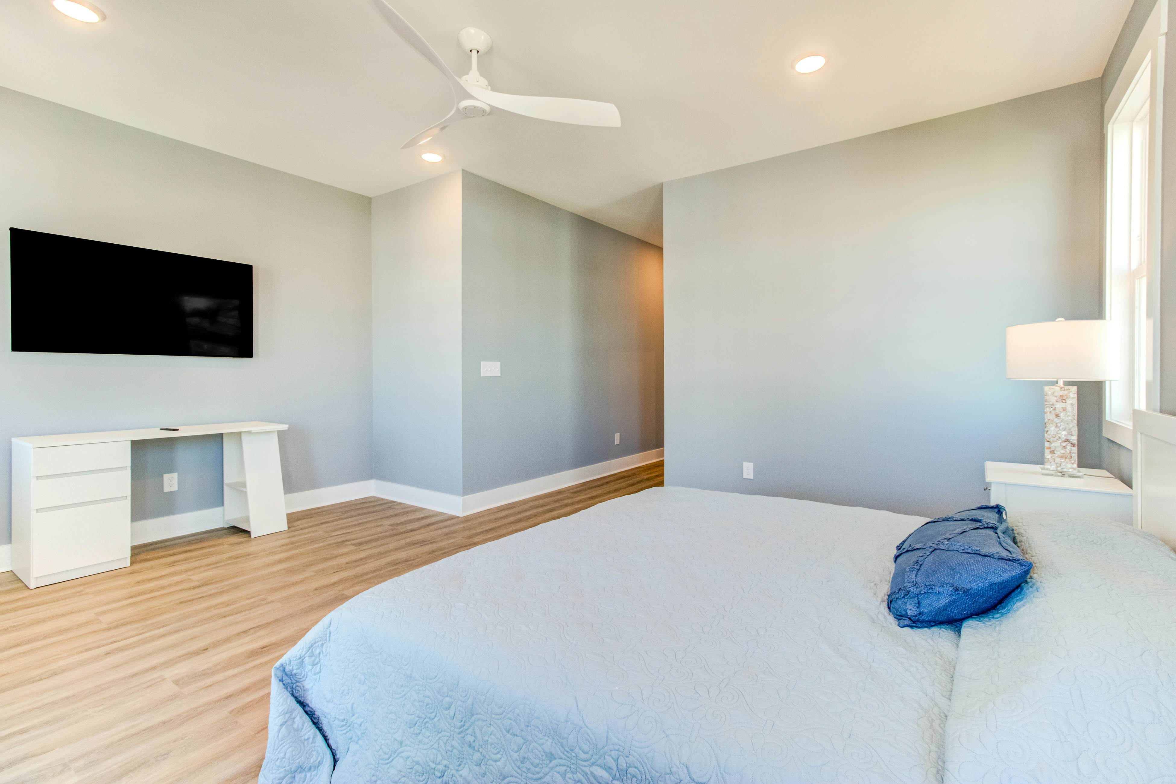 CB22A #1 Mack-A Coastal Escape