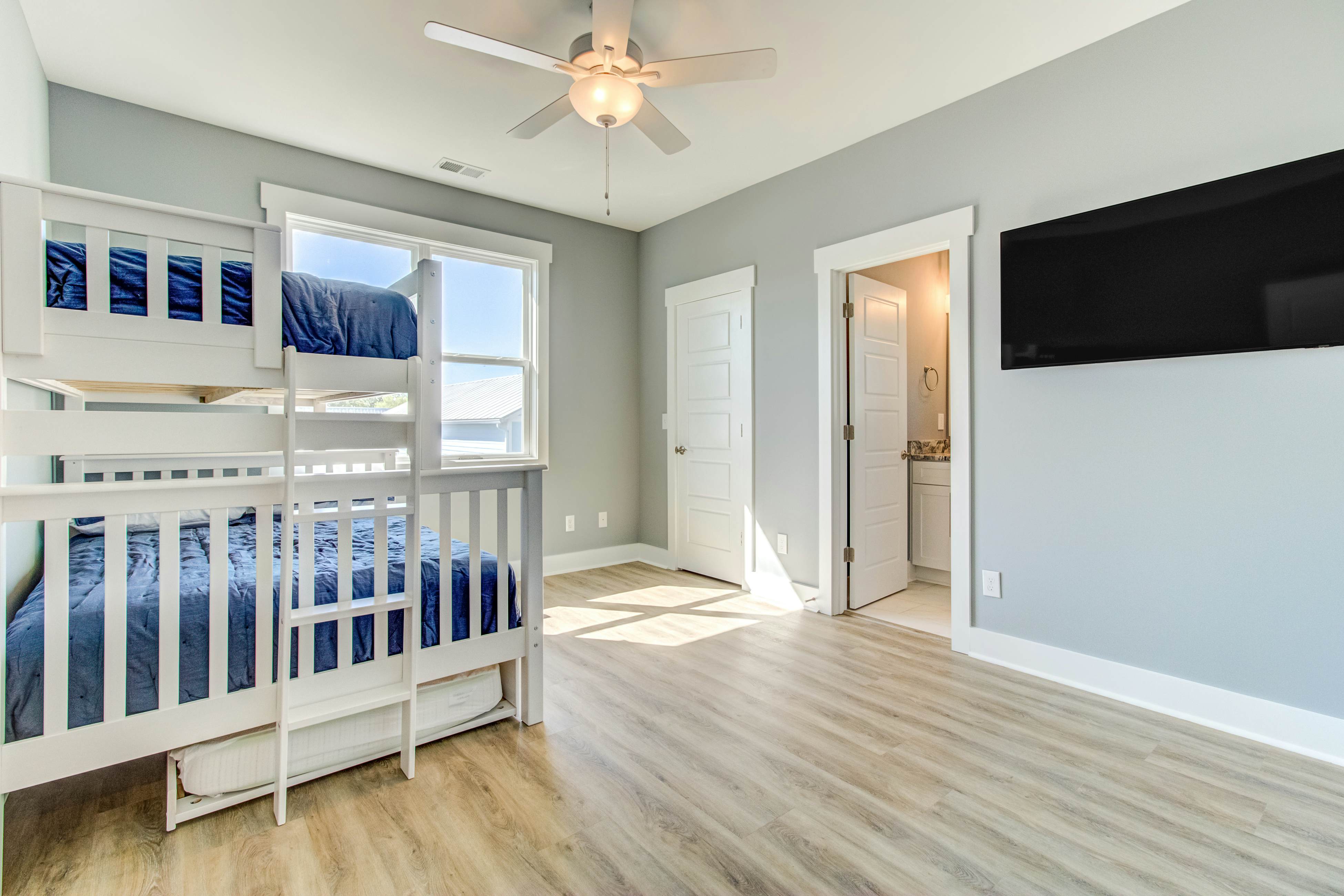 CB22A #1 Mack-A Coastal Escape