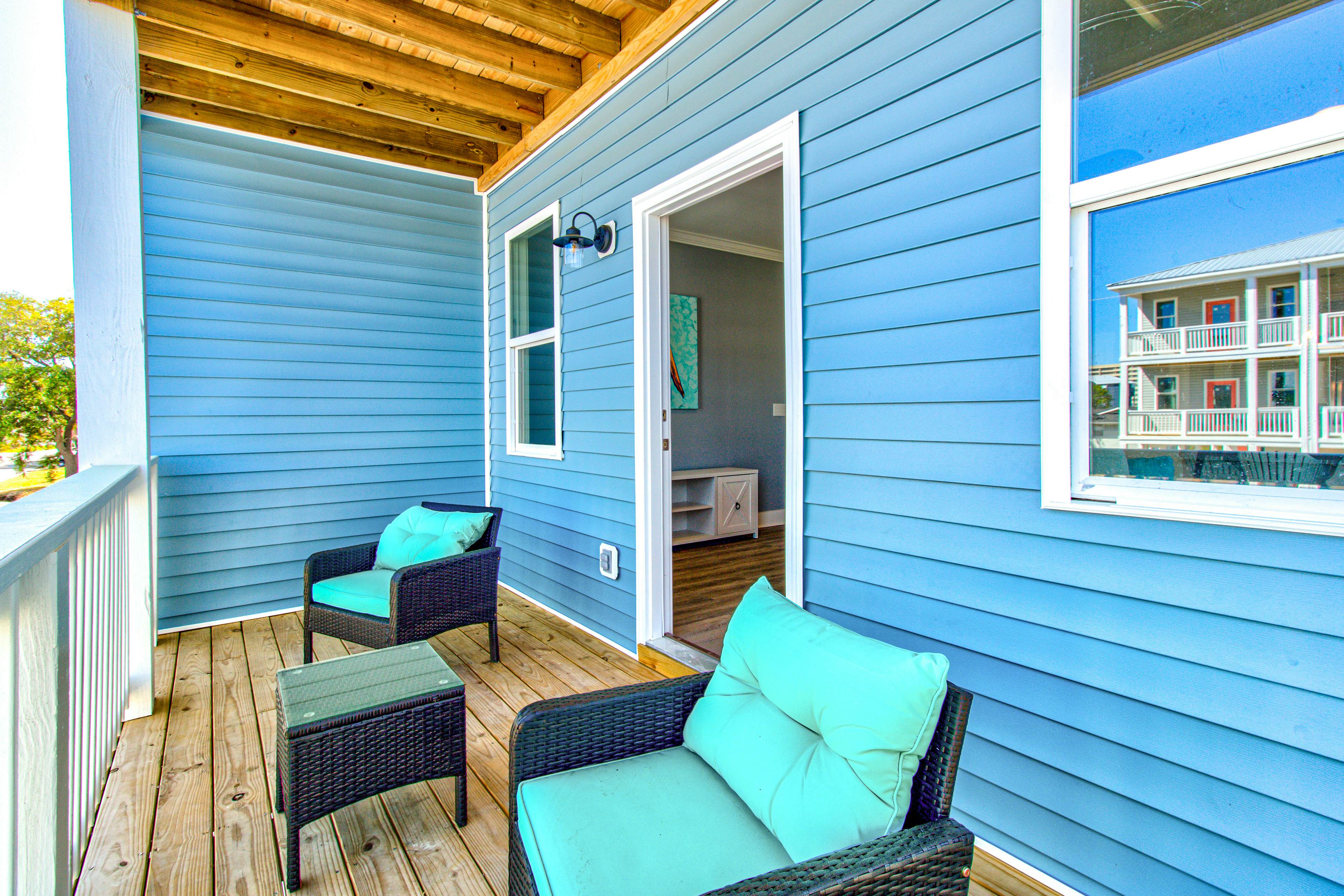 CB22A #1 Mack-A Coastal Escape