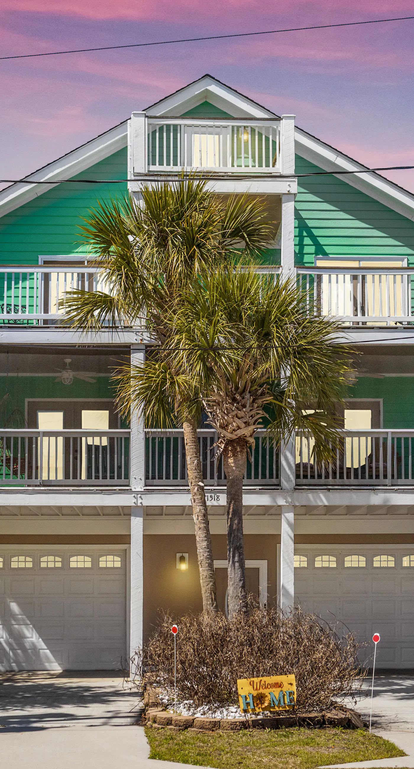 CB04 Spacious Beach Retreat