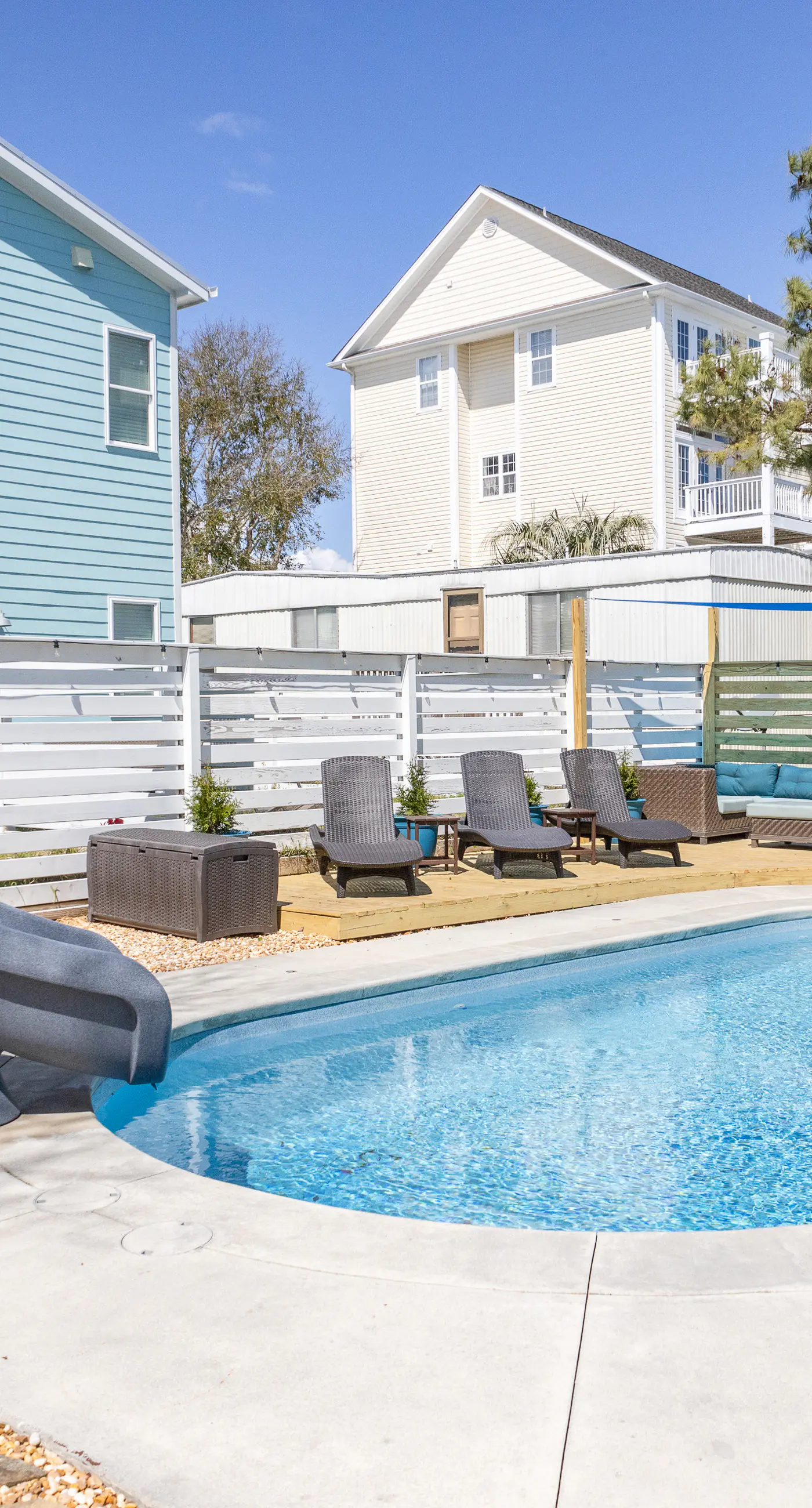 CB04 Spacious Beach Retreat