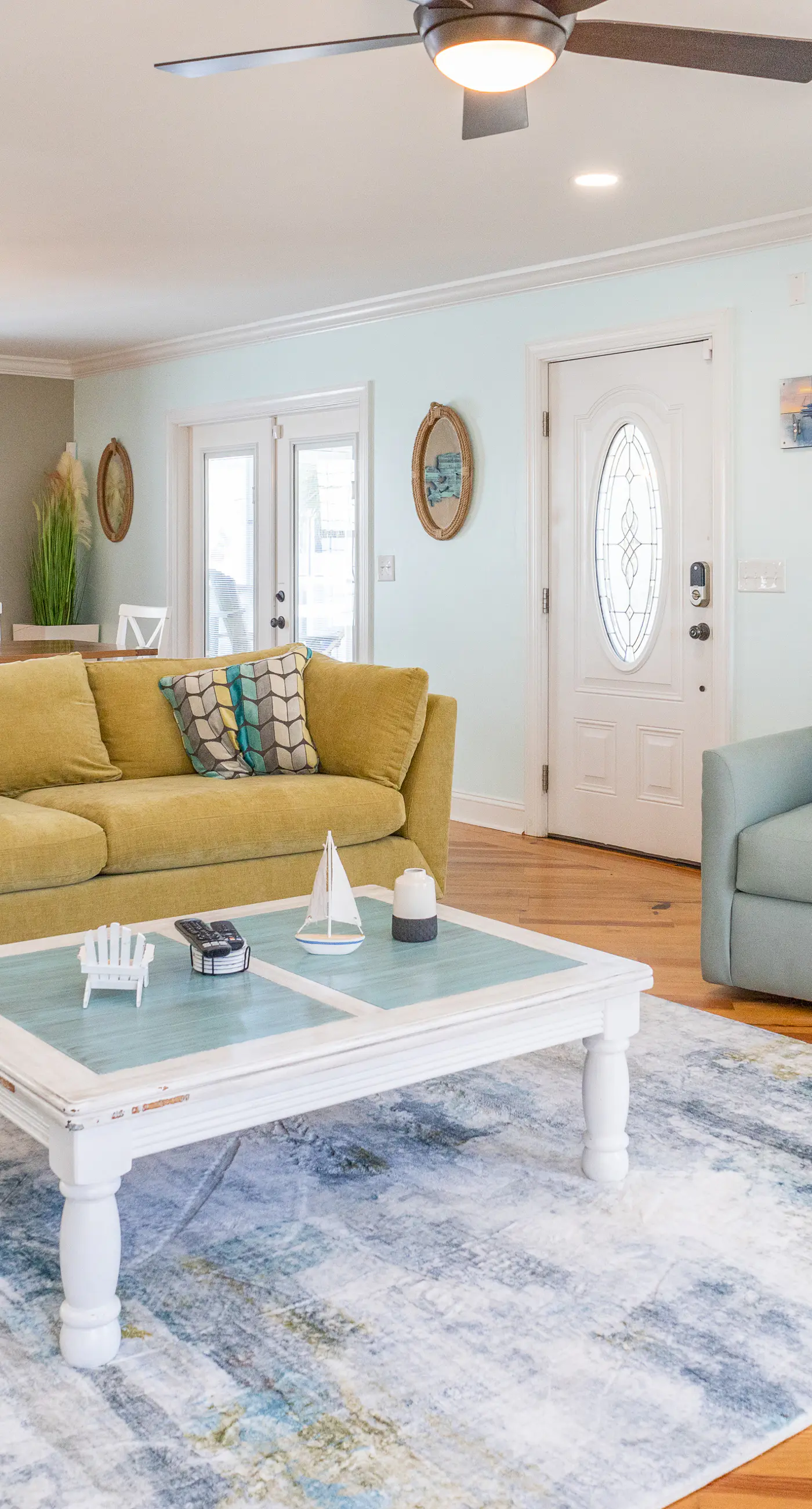 CB04 Spacious Beach Retreat