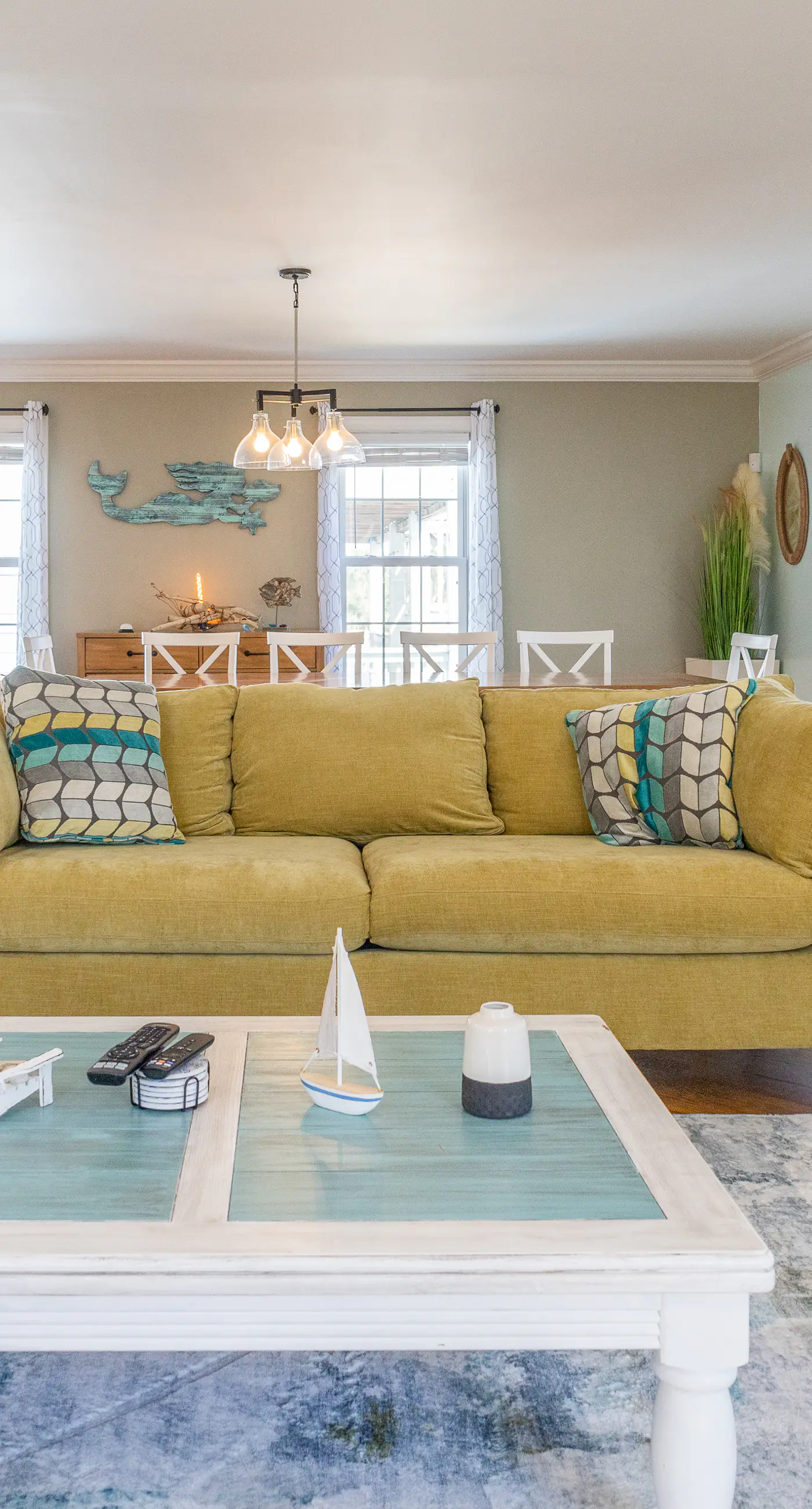 CB04 Spacious Beach Retreat