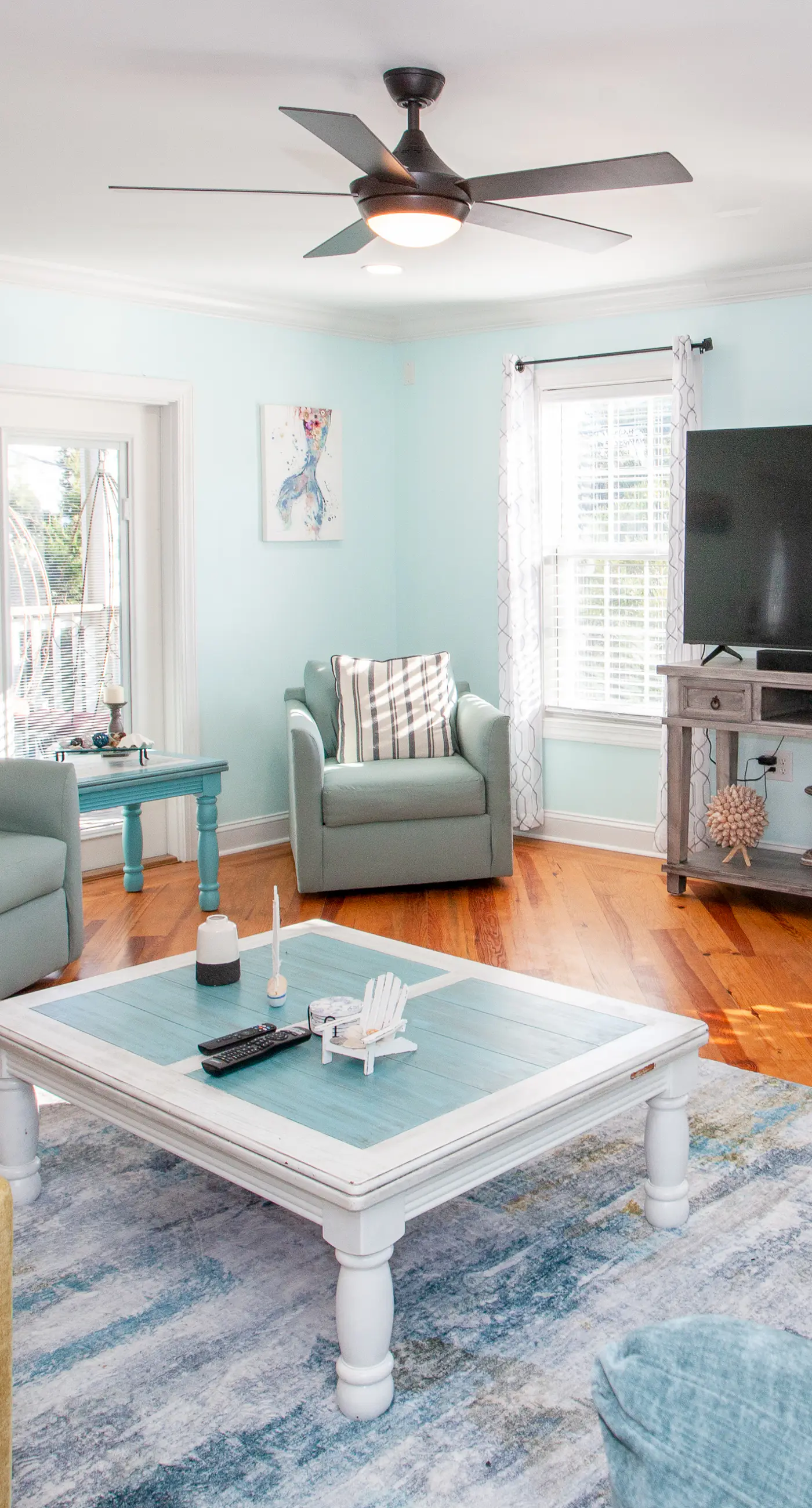 CB04 Spacious Beach Retreat