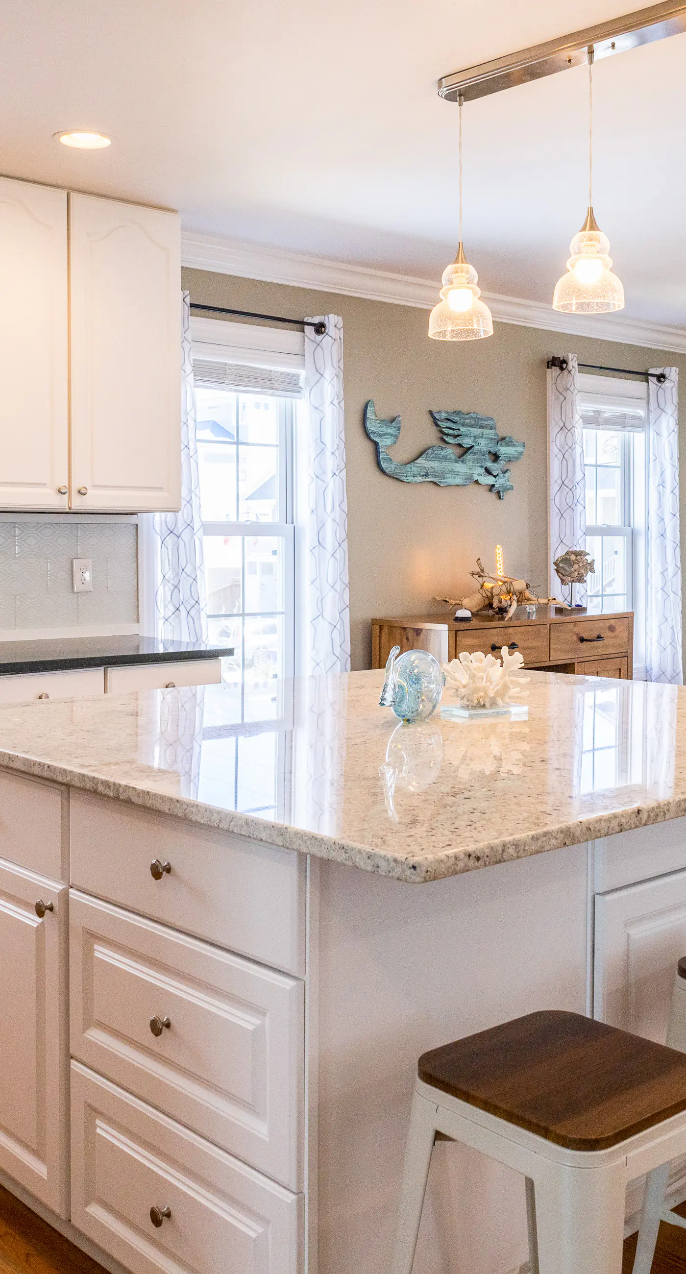 CB04 Spacious Beach Retreat