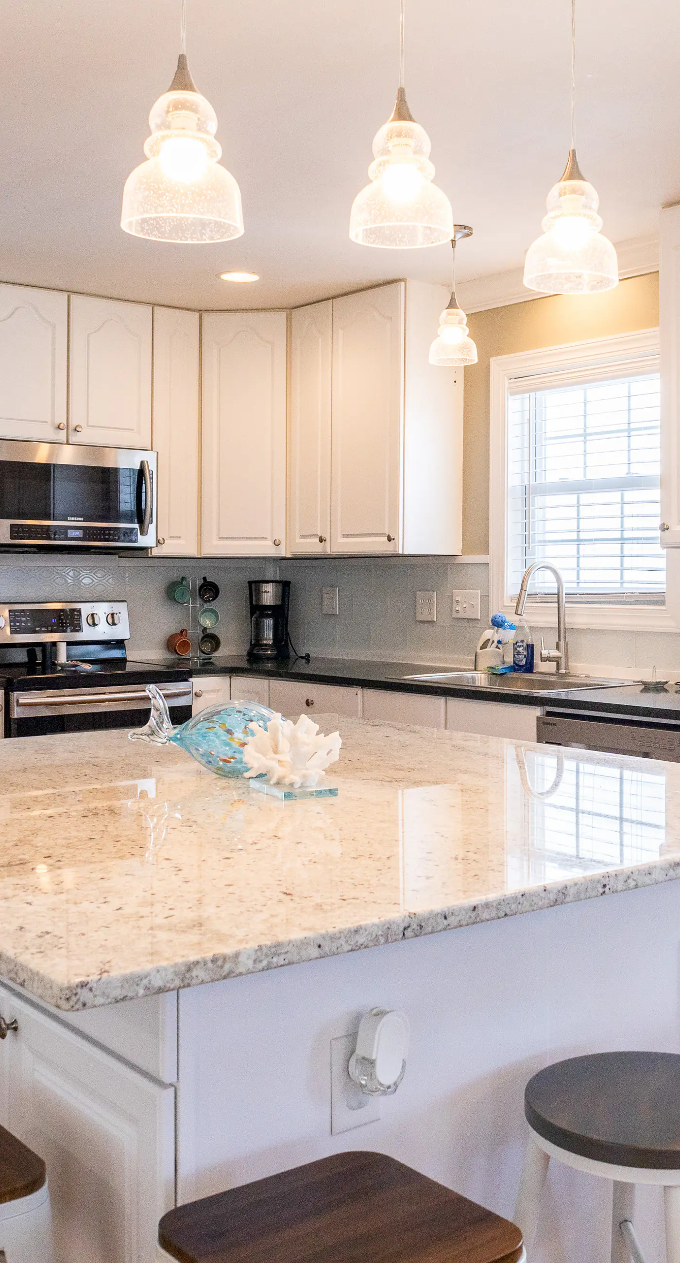 CB04 Spacious Beach Retreat