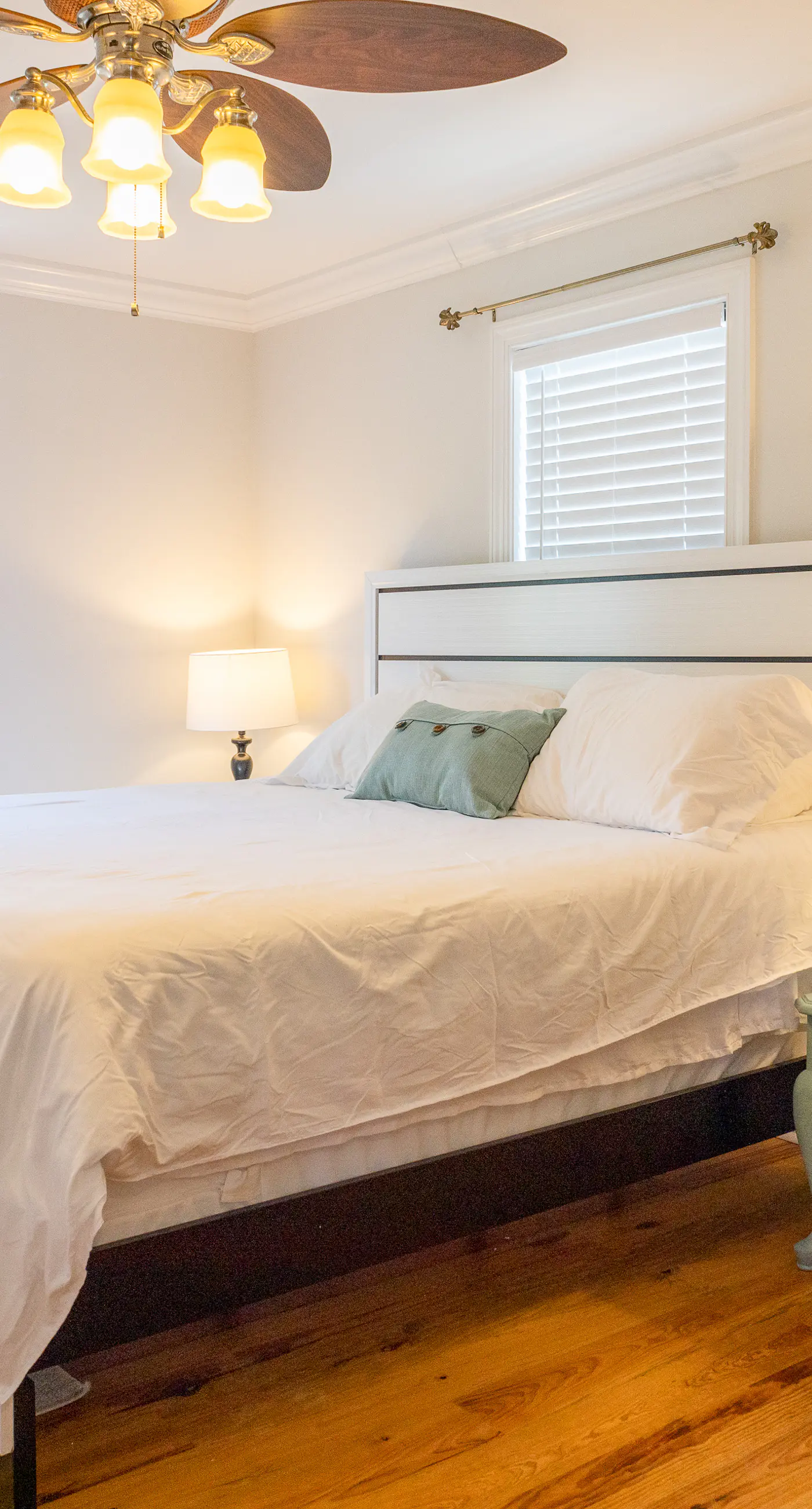 CB04 Spacious Beach Retreat