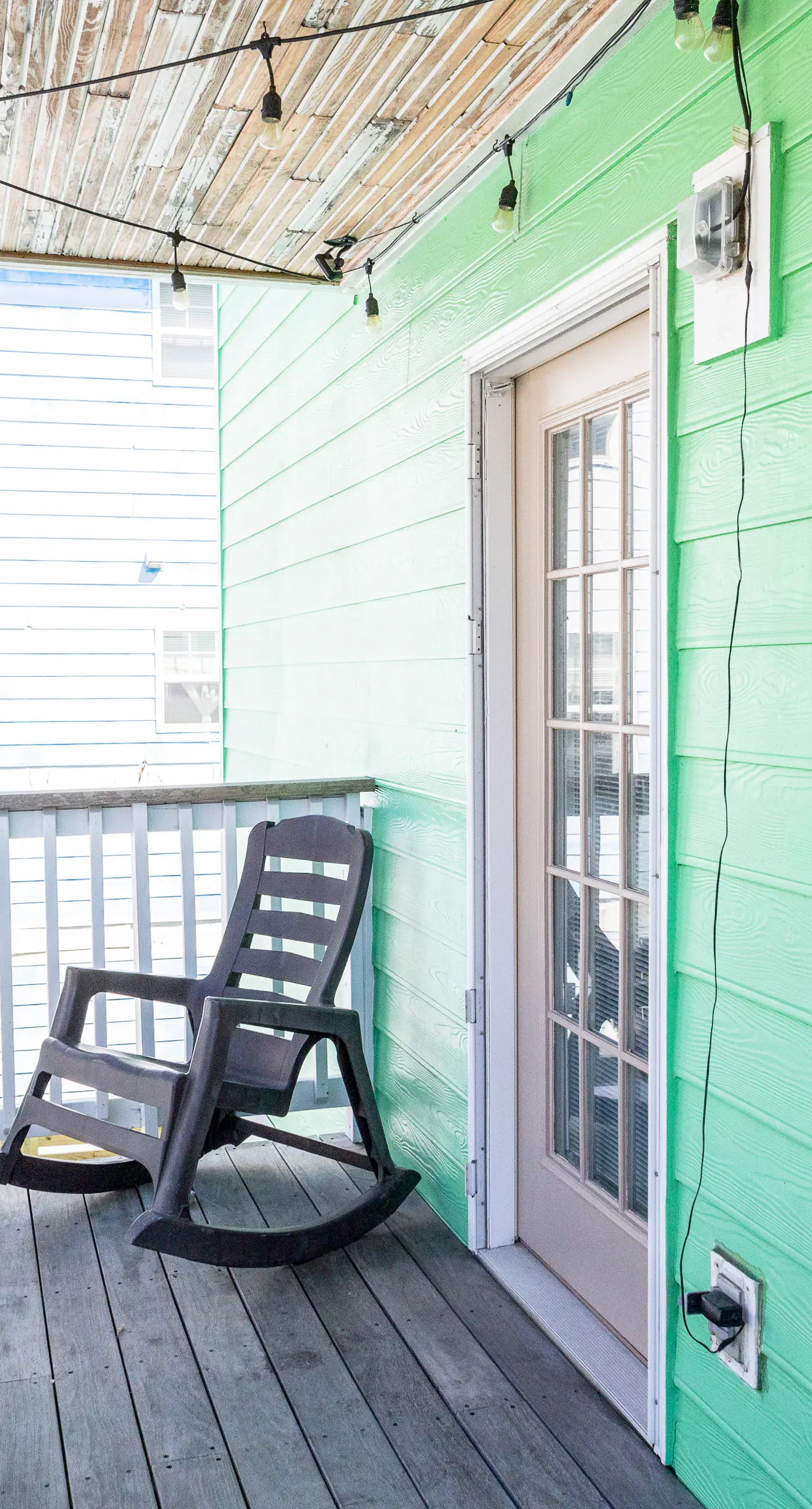 CB04 Spacious Beach Retreat