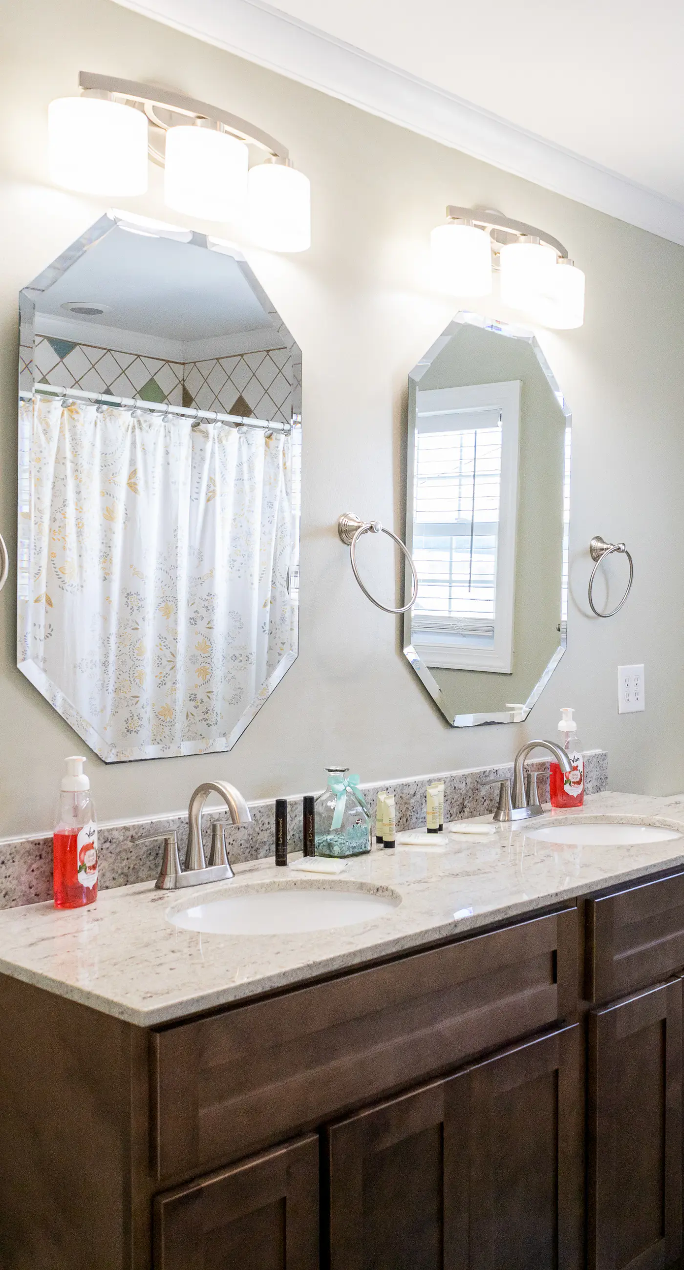 CB04 Spacious Beach Retreat