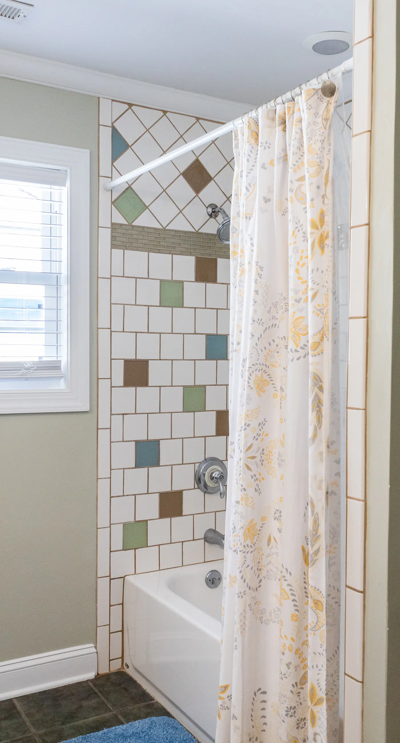 CB04 Spacious Beach Retreat