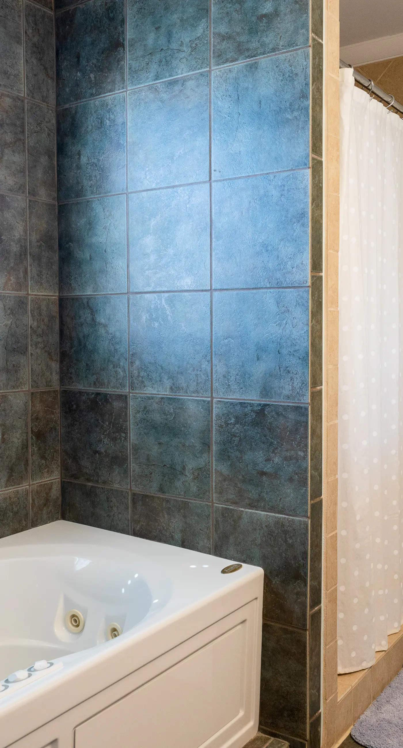 CB04 Spacious Beach Retreat