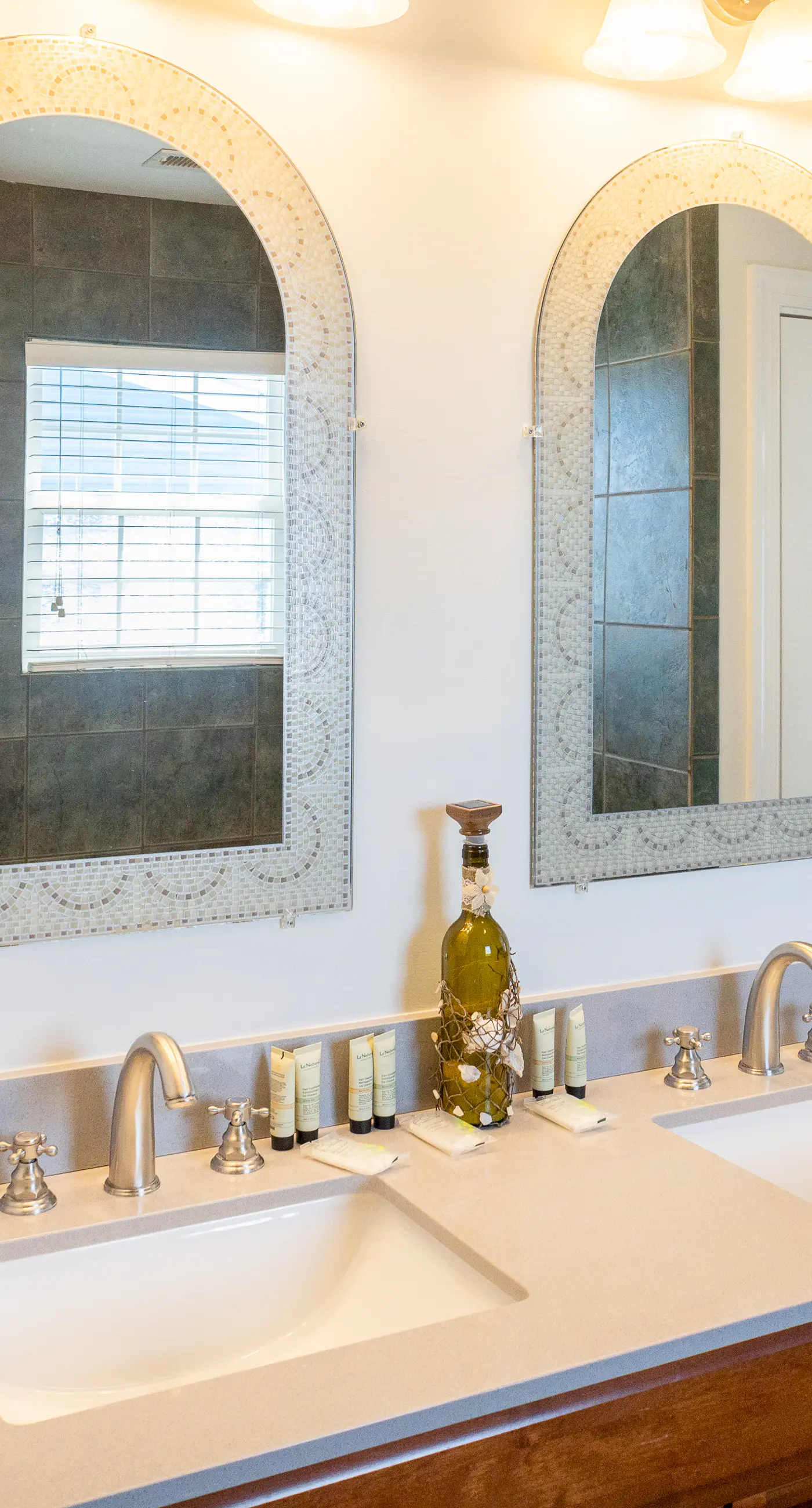 CB04 Spacious Beach Retreat