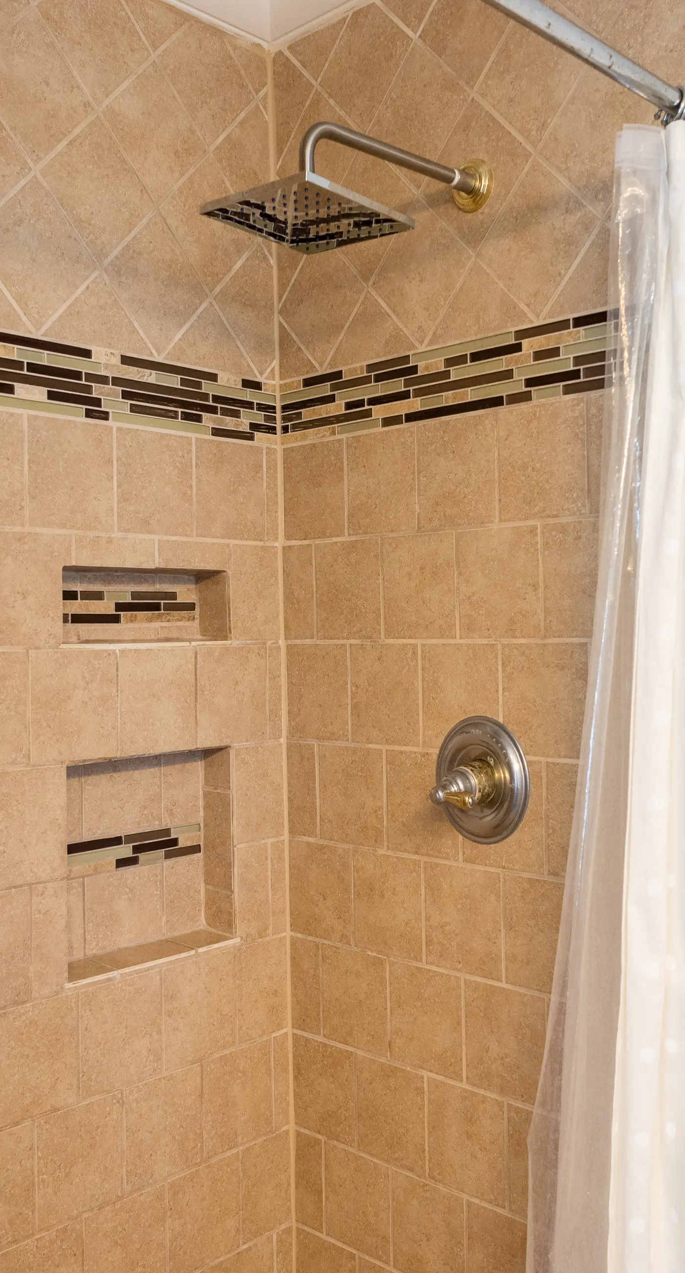 CB04 Spacious Beach Retreat