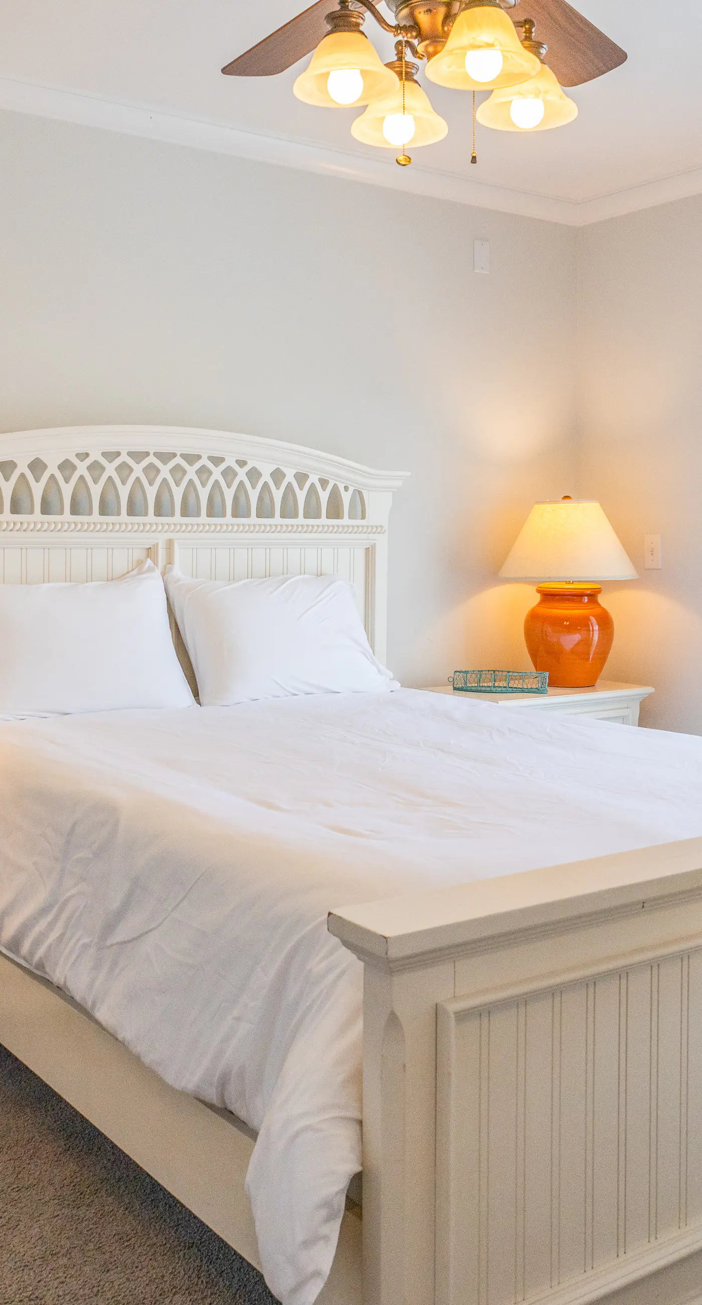 CB04 Spacious Beach Retreat