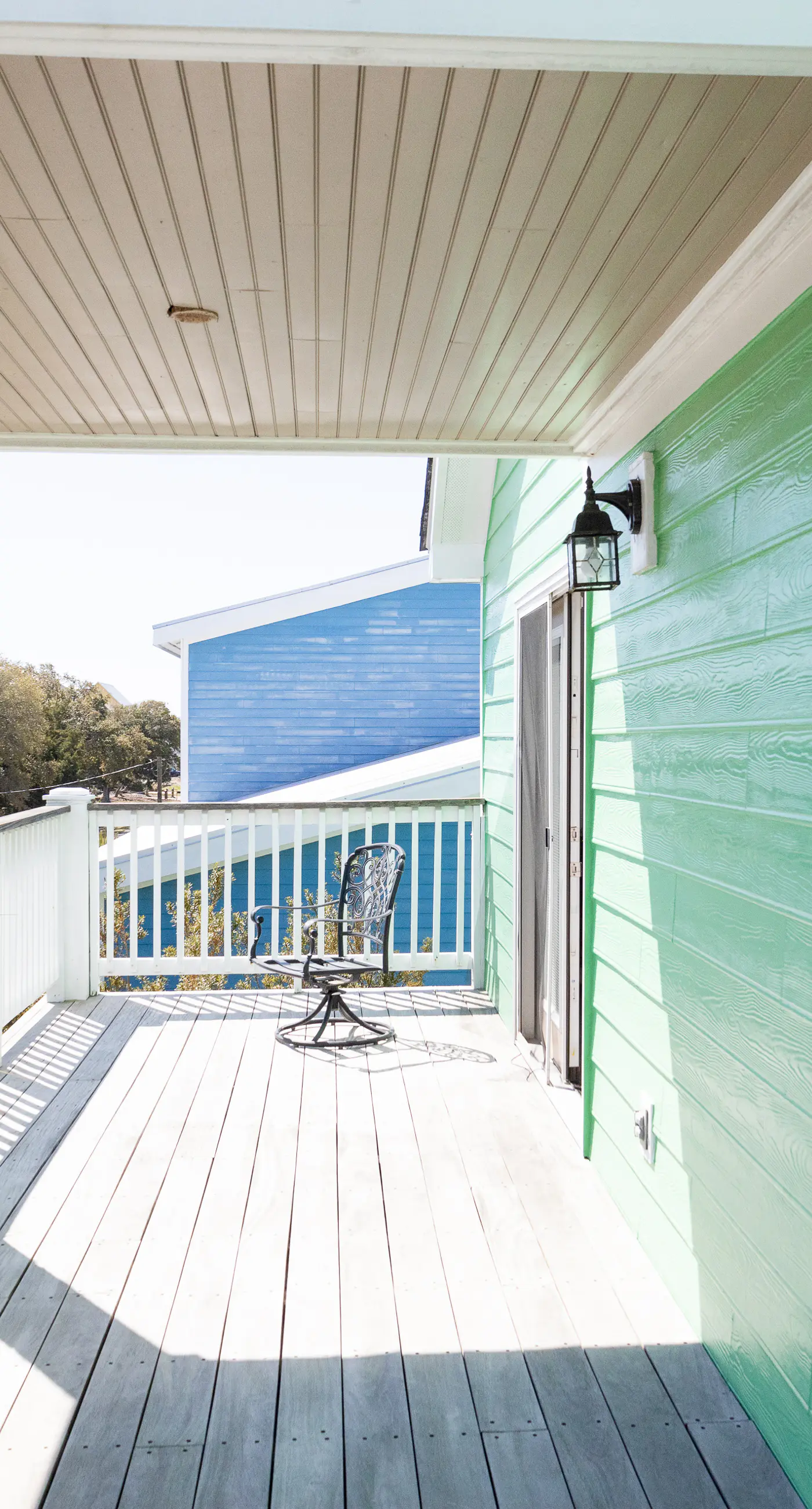 CB04 Spacious Beach Retreat