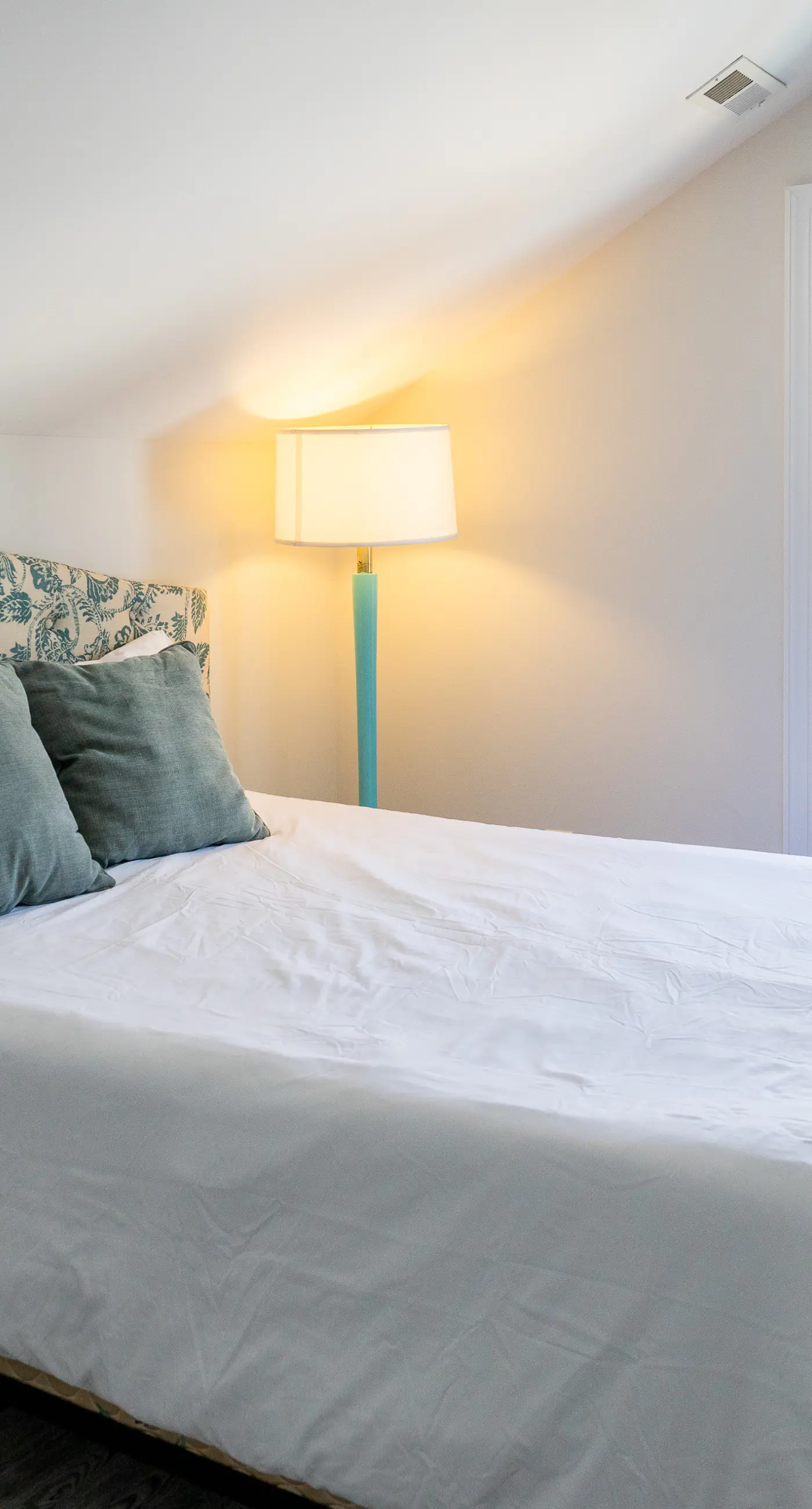 CB04 Spacious Beach Retreat