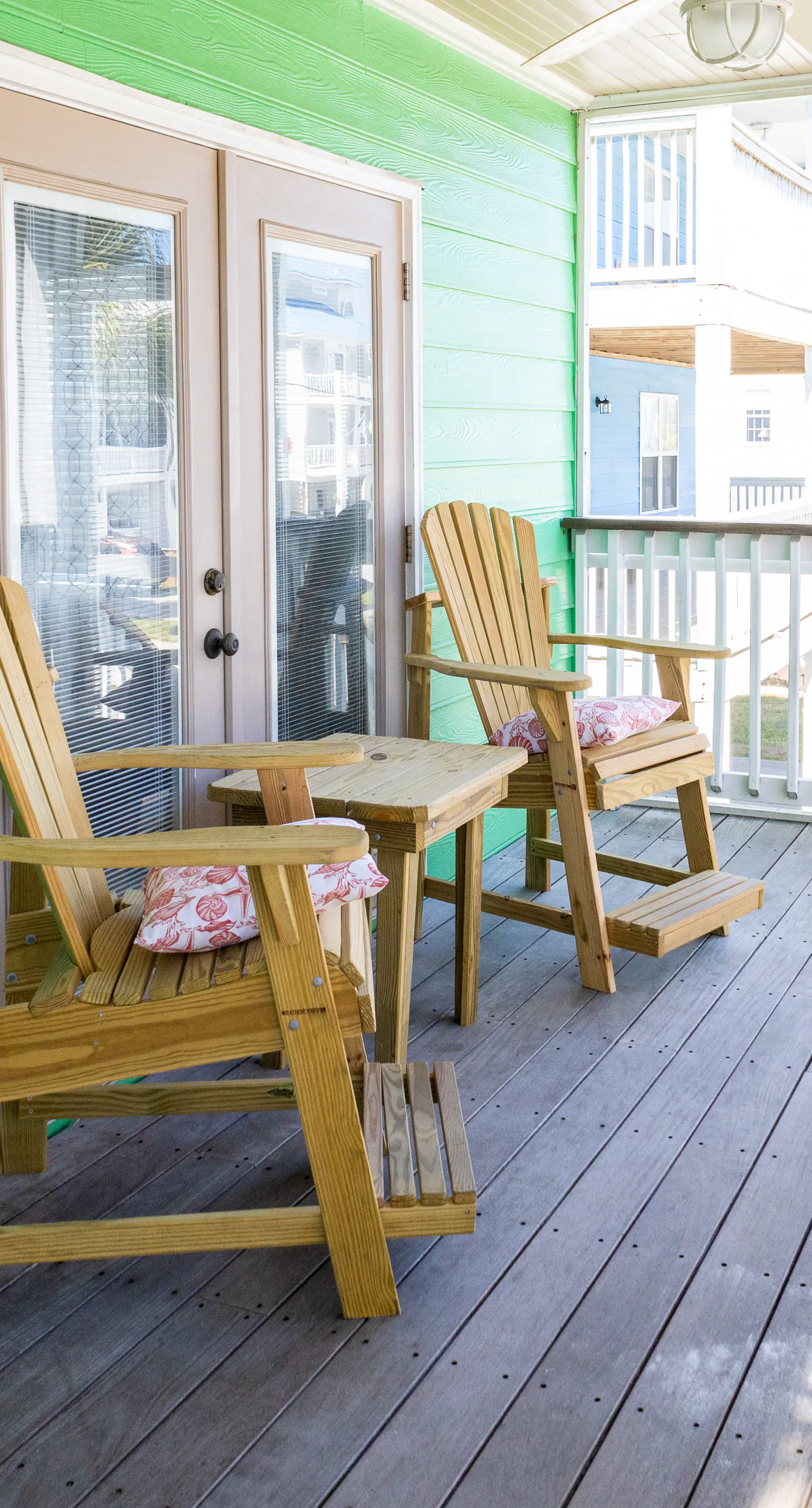 CB04 Spacious Beach Retreat