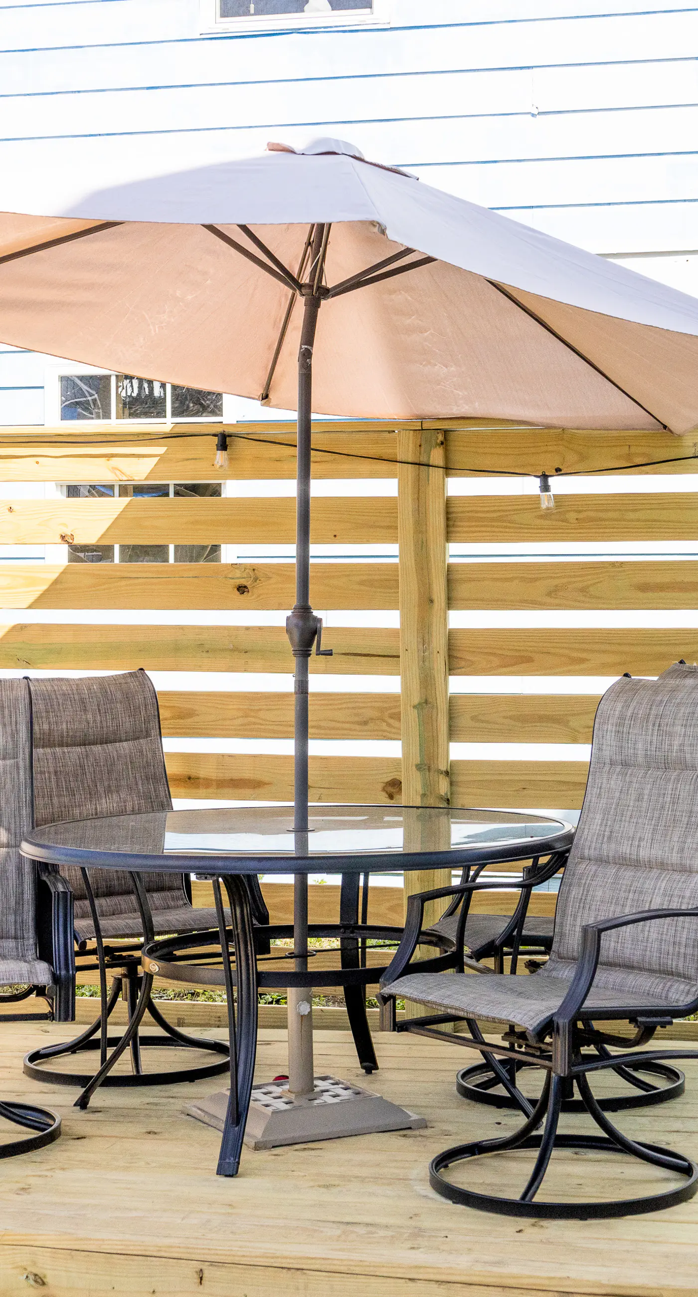 CB04 Spacious Beach Retreat