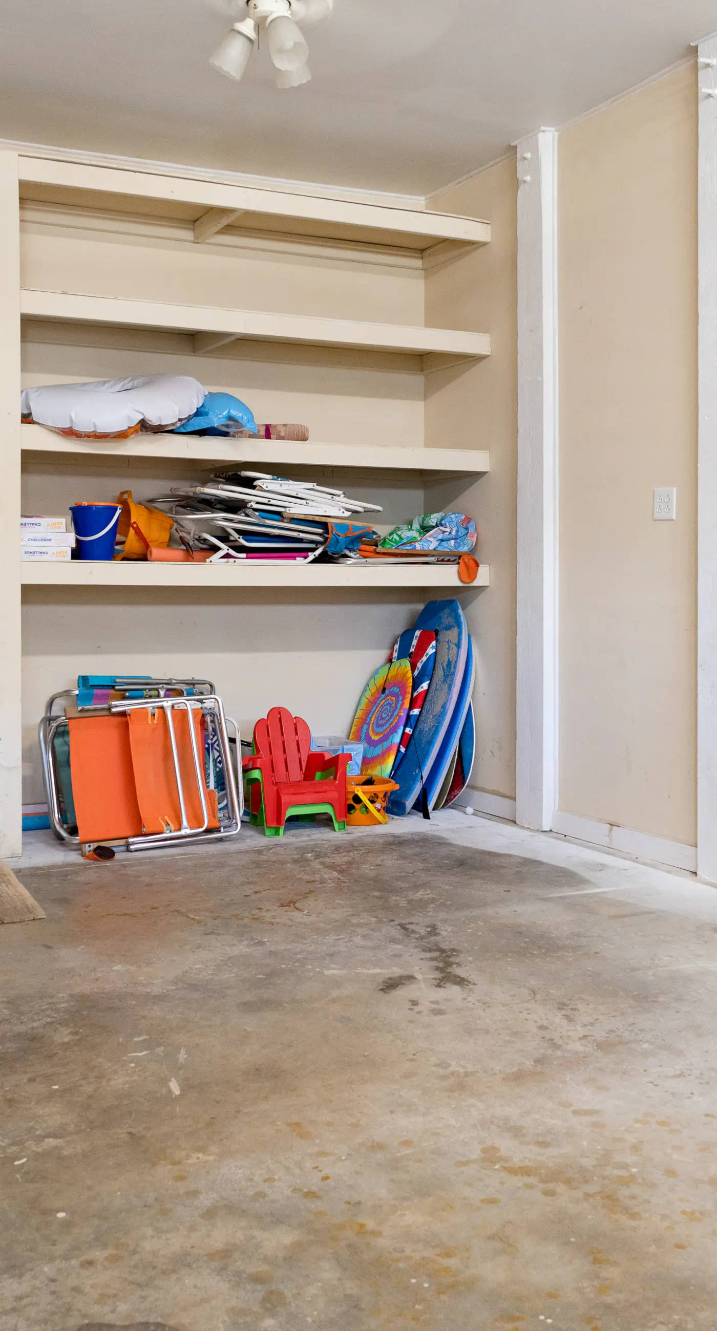 CB04 Spacious Beach Retreat