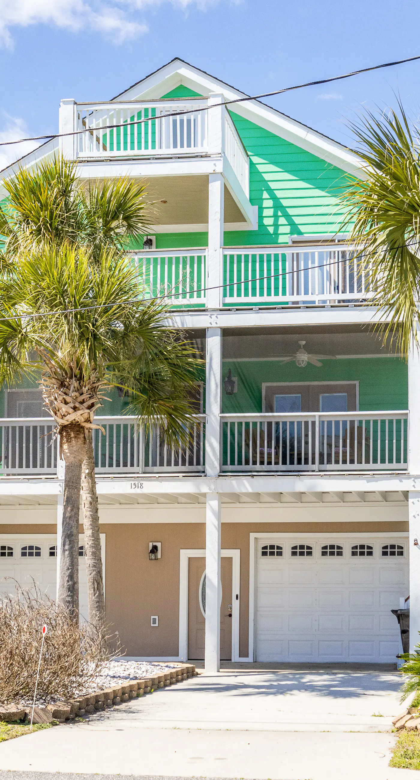 CB04 Spacious Beach Retreat