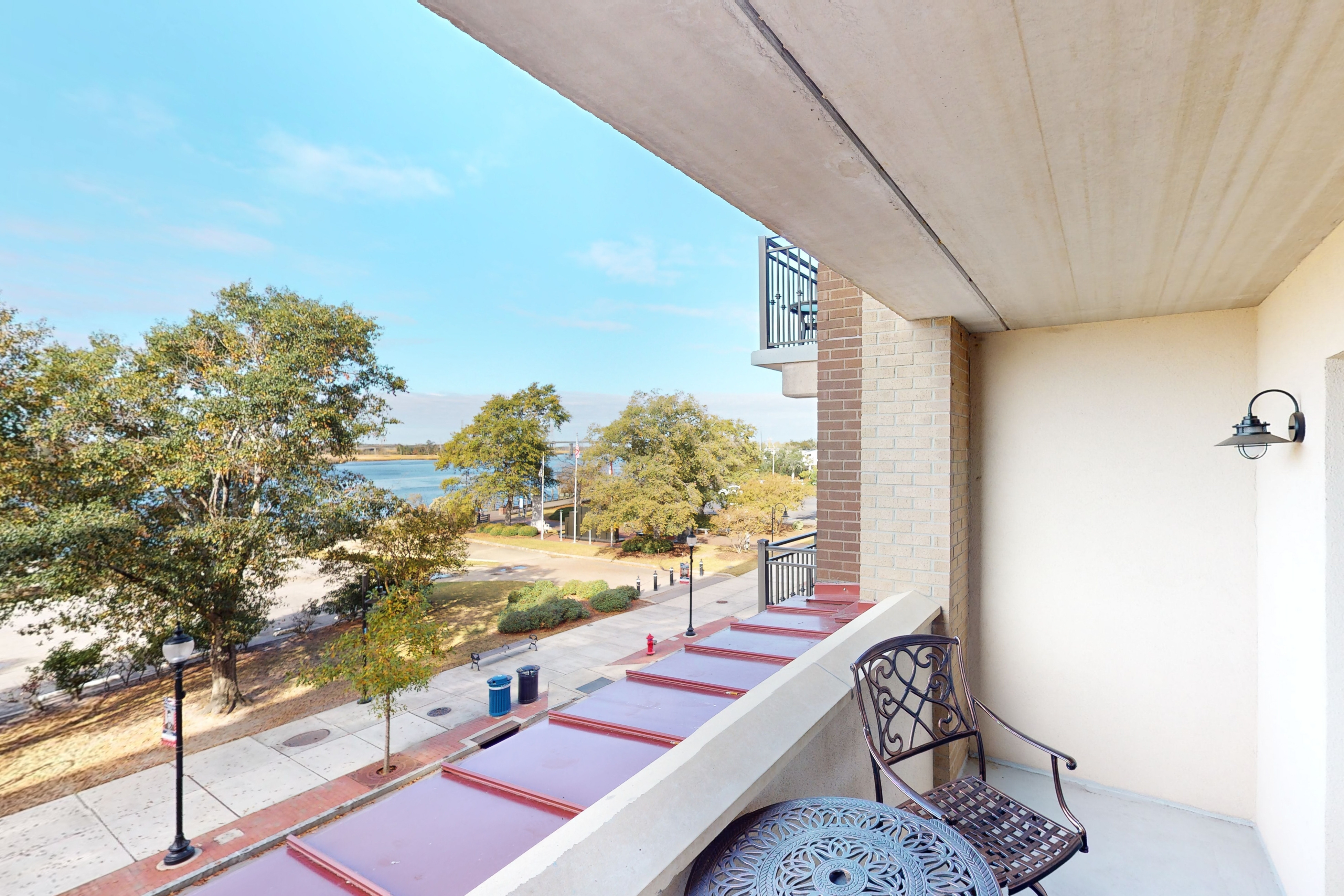 Historic river-view condo with cozy balcony, washer/dryer - walk to downtown