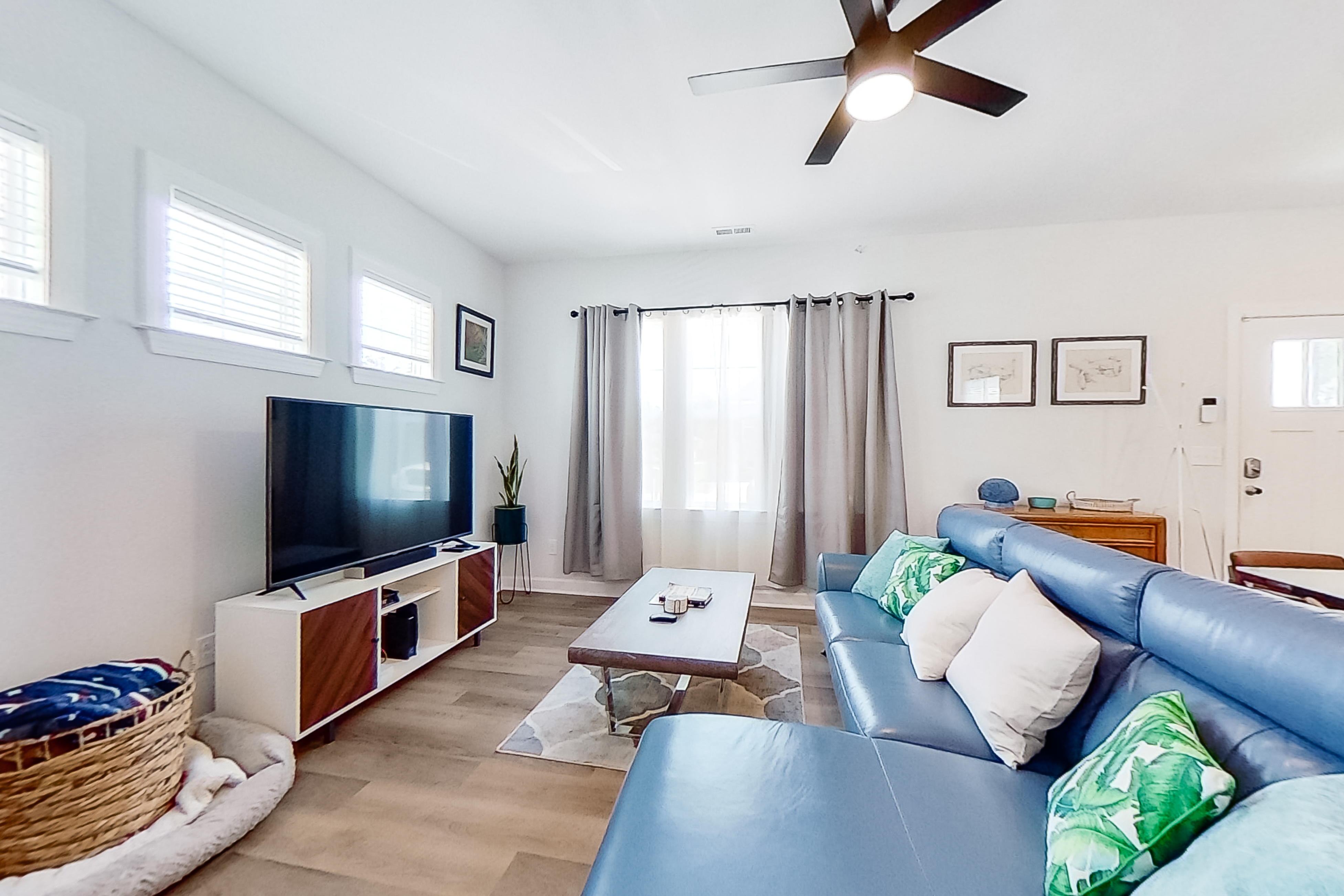 Downtown Jewel | New-Build | Stroll to Historic District & Riverwalk