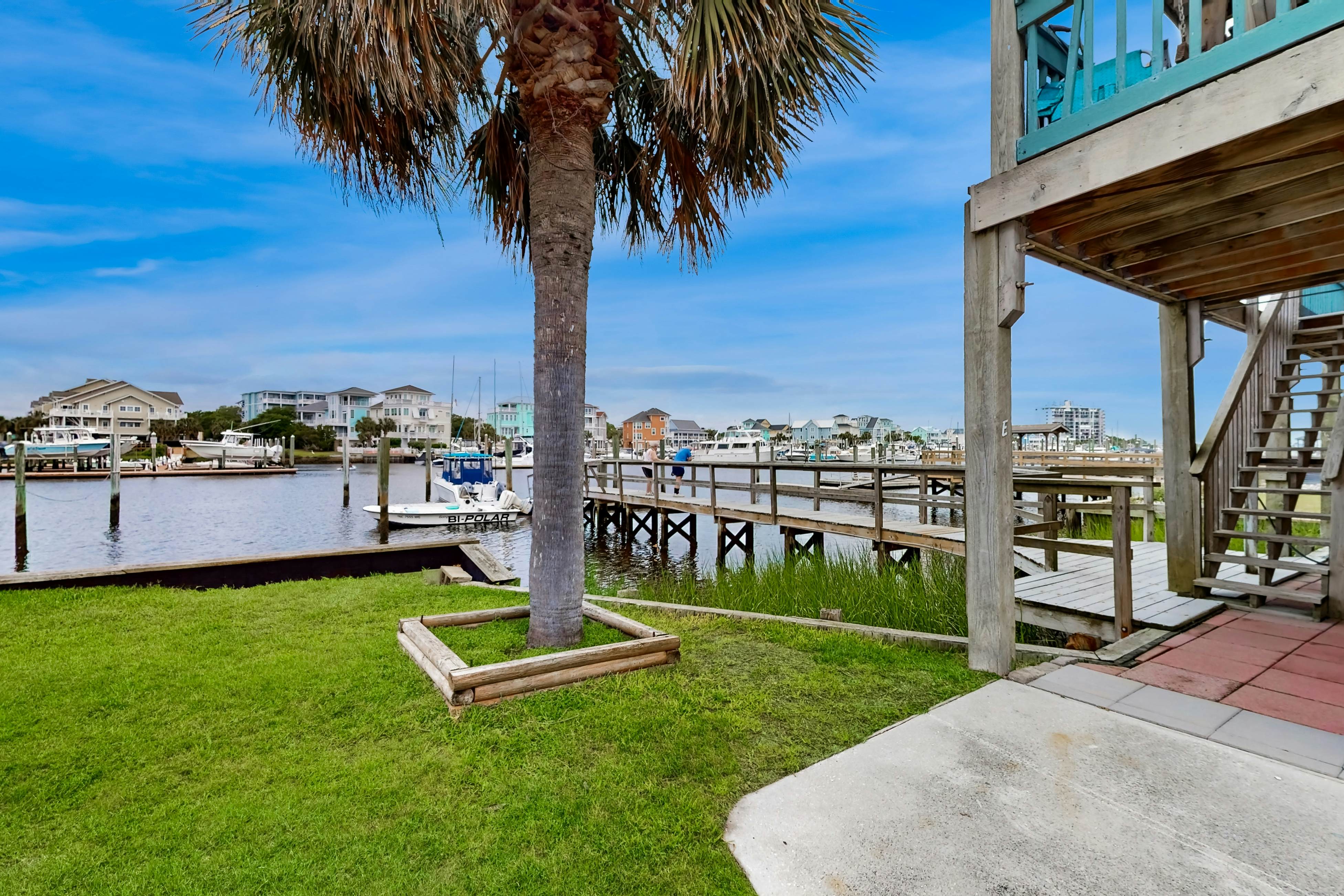 CB83 Charm of the Canal