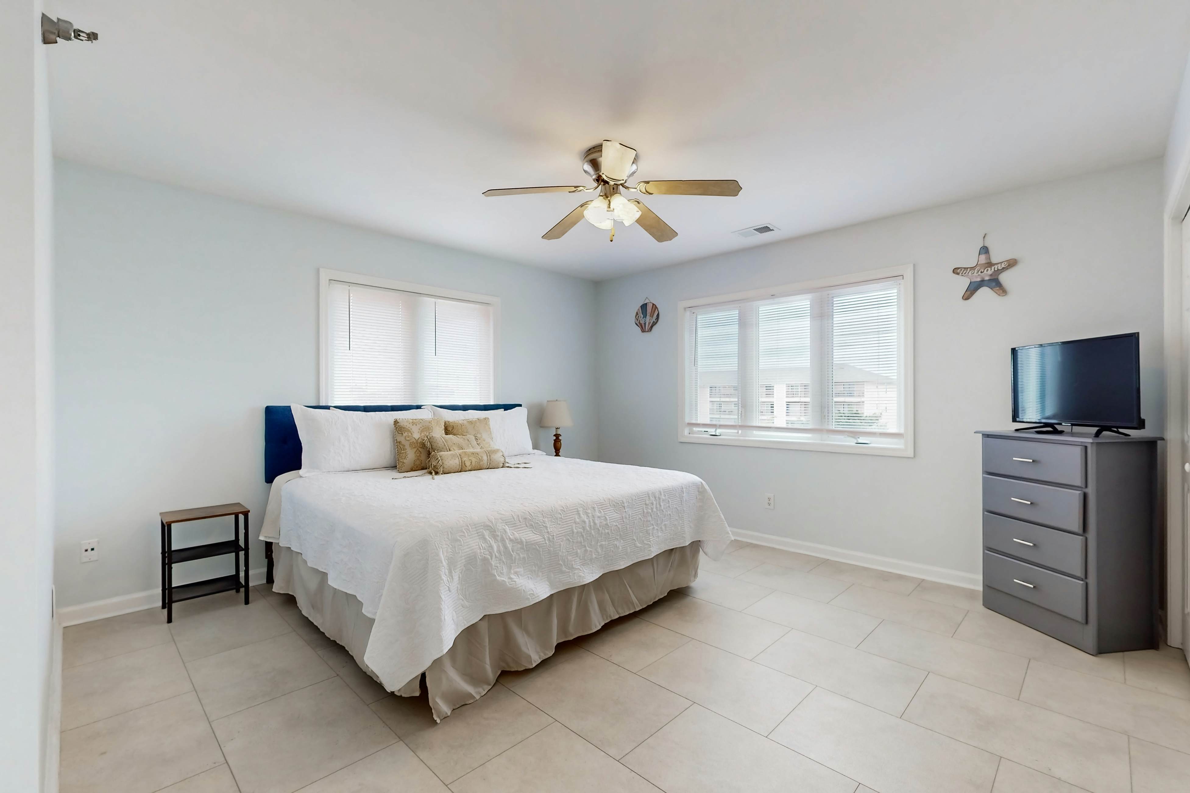 CB83 Charm of the Canal