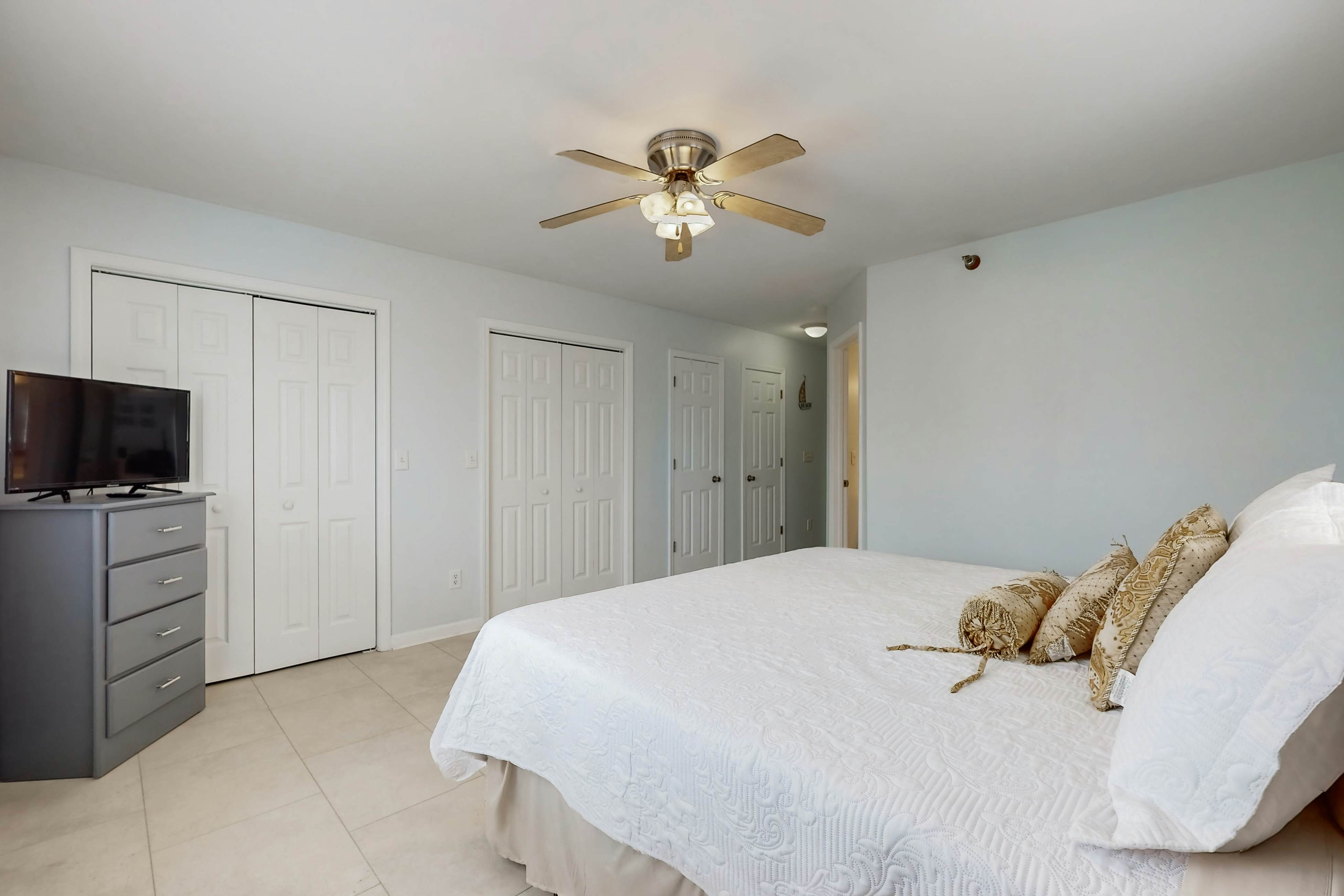 CB83 Charm of the Canal