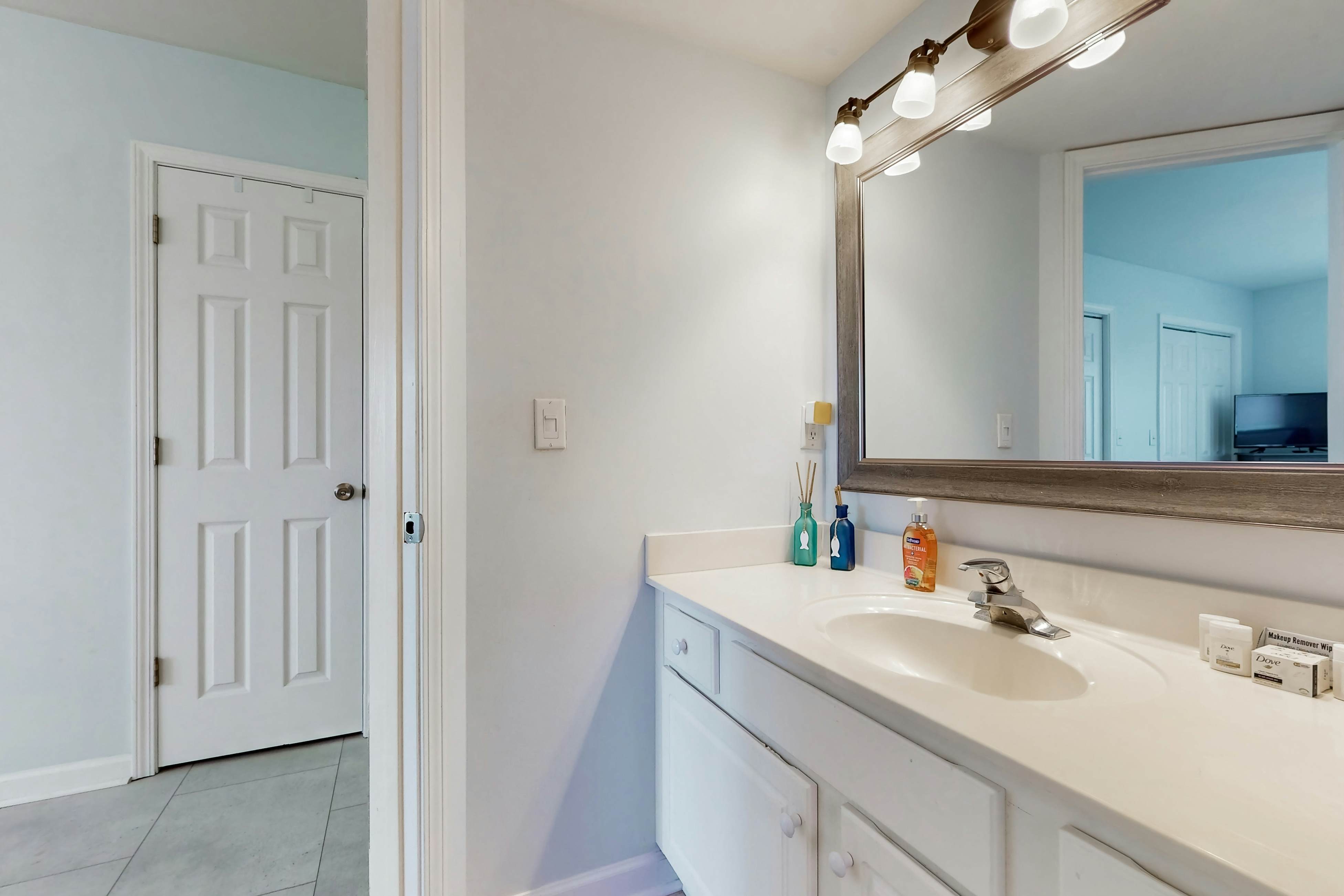 CB83 Charm of the Canal