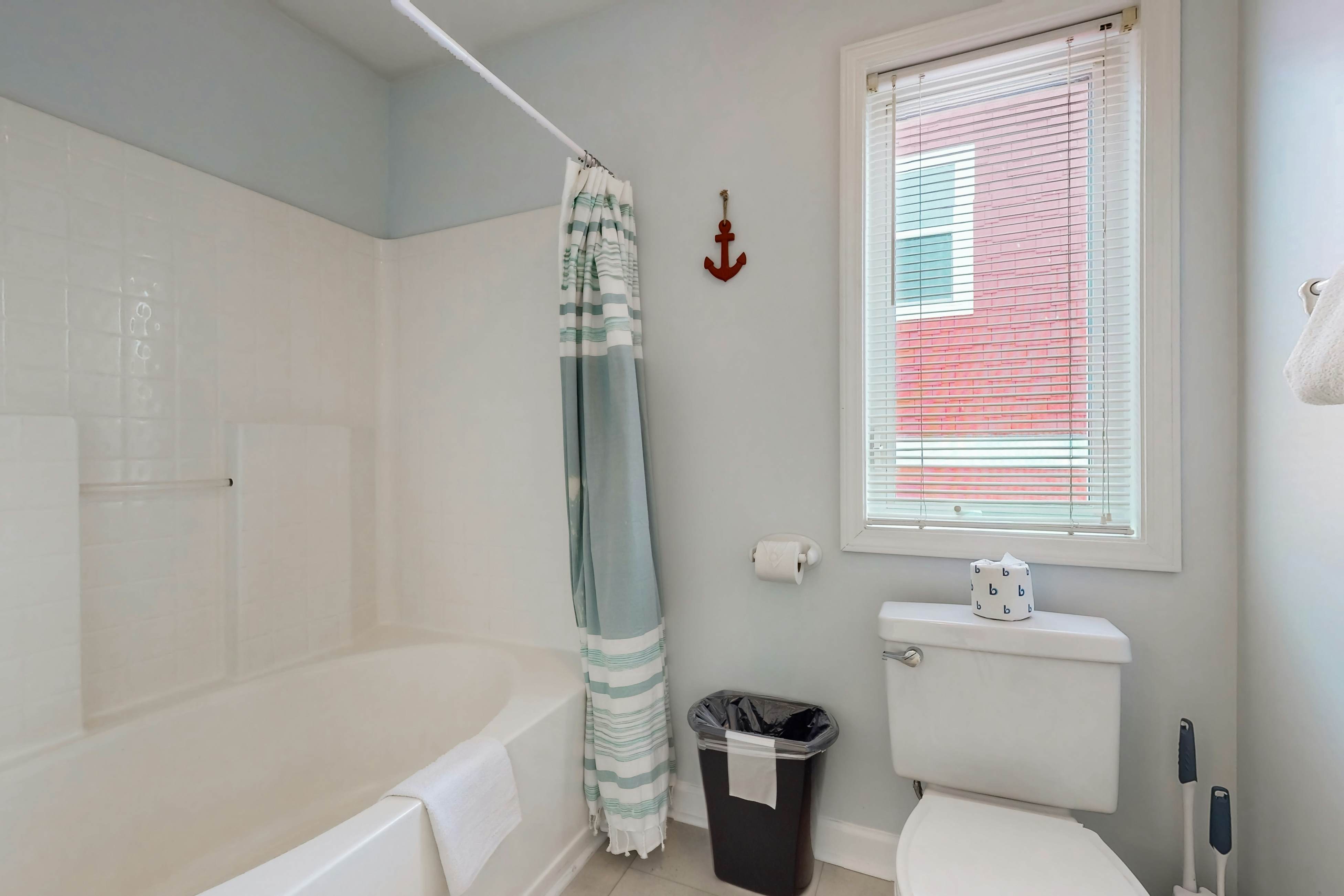 CB83 Charm of the Canal