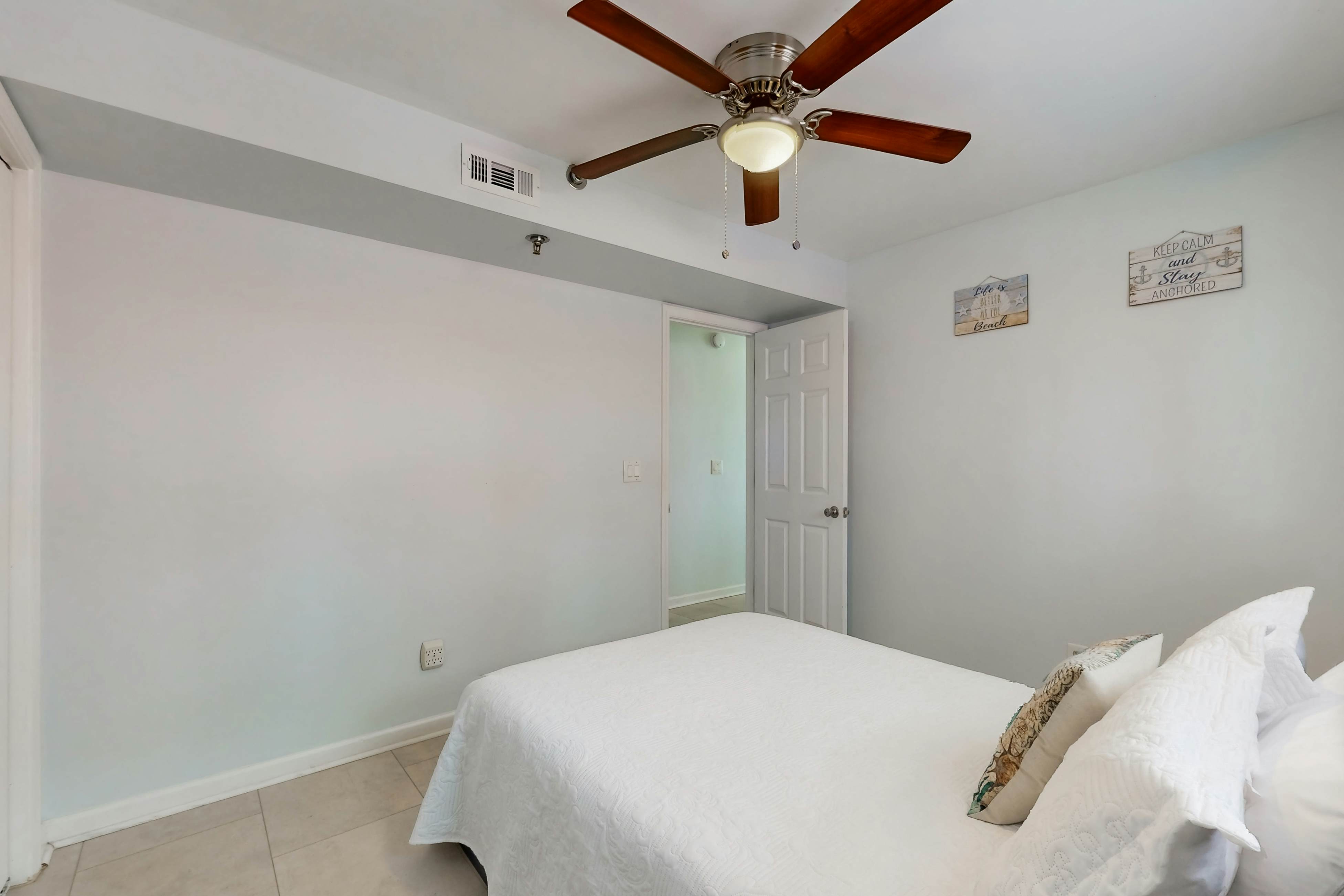 CB83 Charm of the Canal