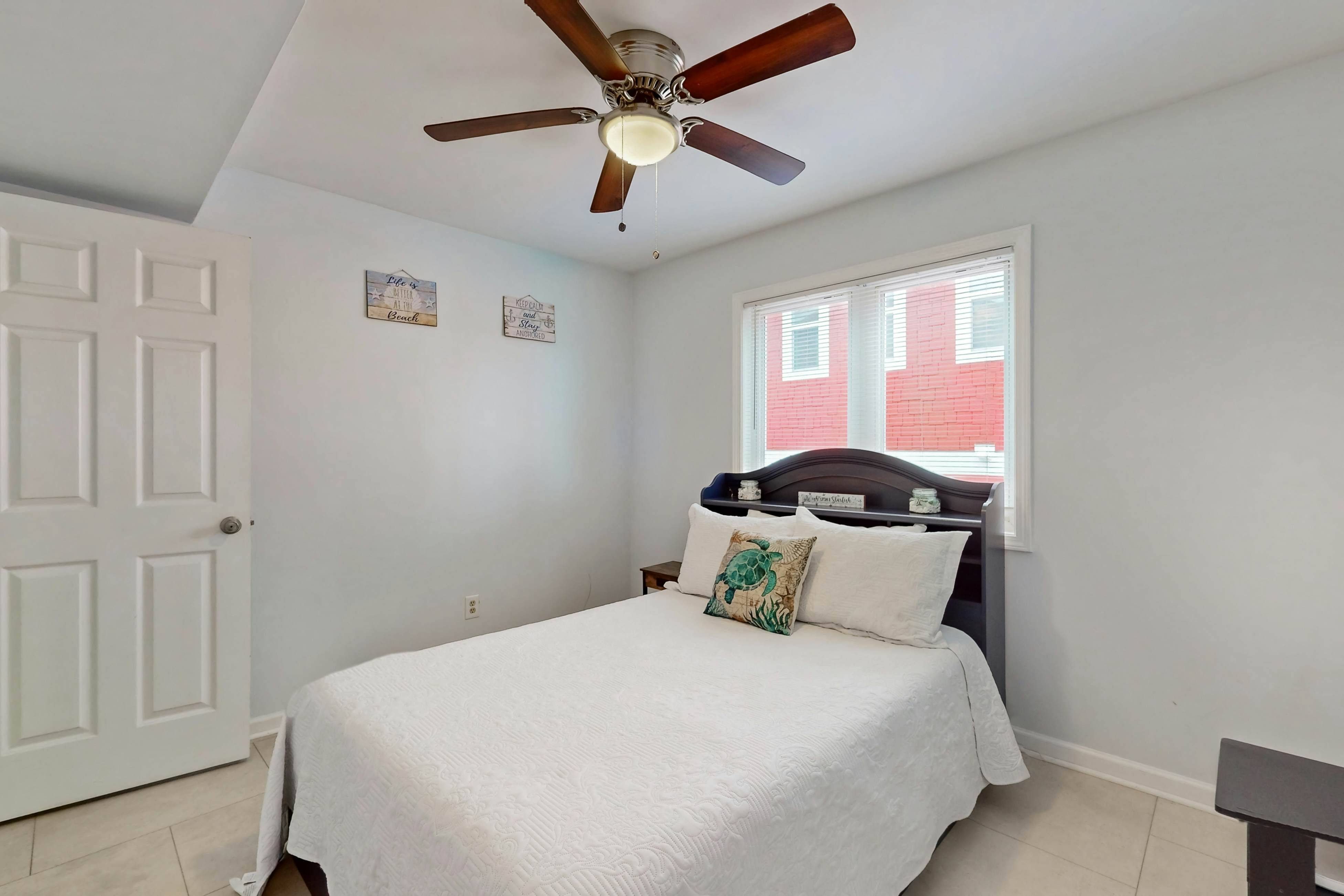 CB83 Charm of the Canal